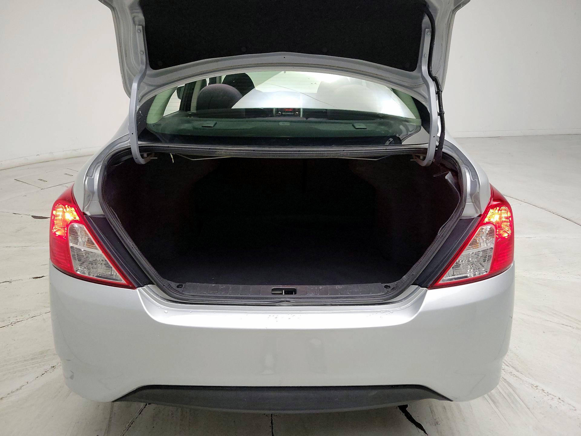 Thumbnail: 2018 Nissan Versa - 18