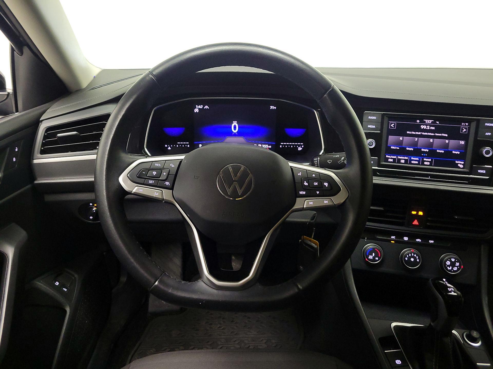 Thumbnail: 2024 Volkswagen Jetta - 10