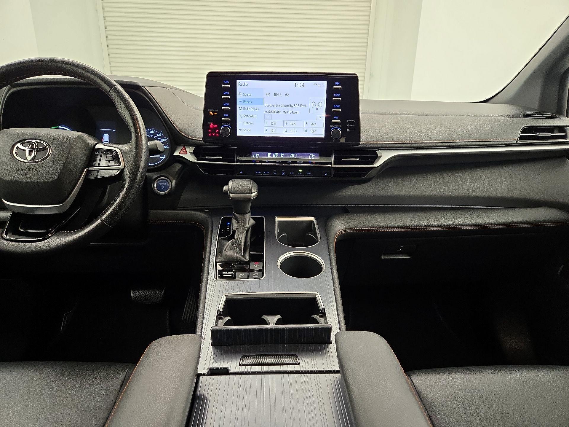 Thumbnail: 2021 Toyota Sienna - 9
