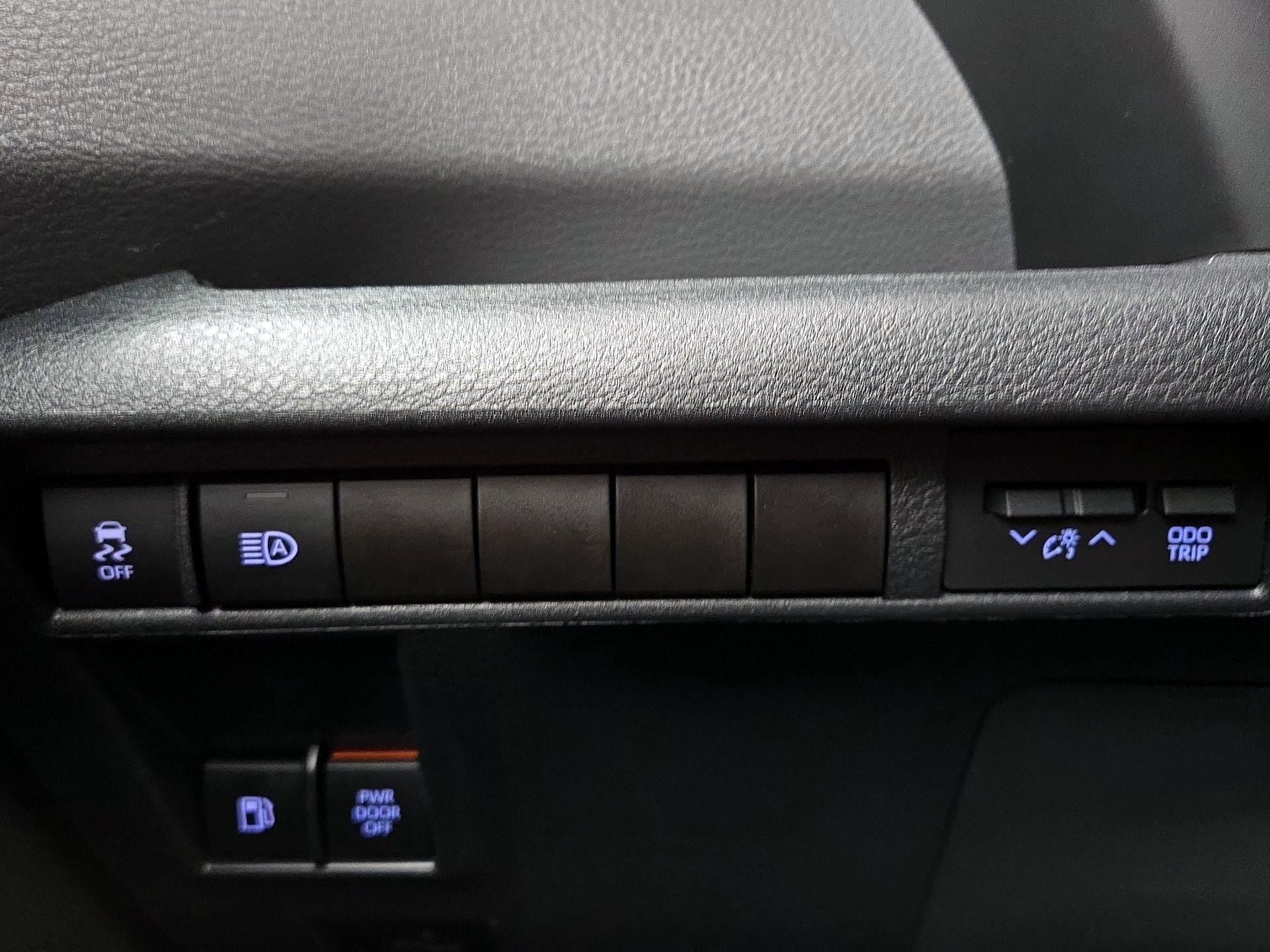 Thumbnail: 2021 Toyota Sienna - 13