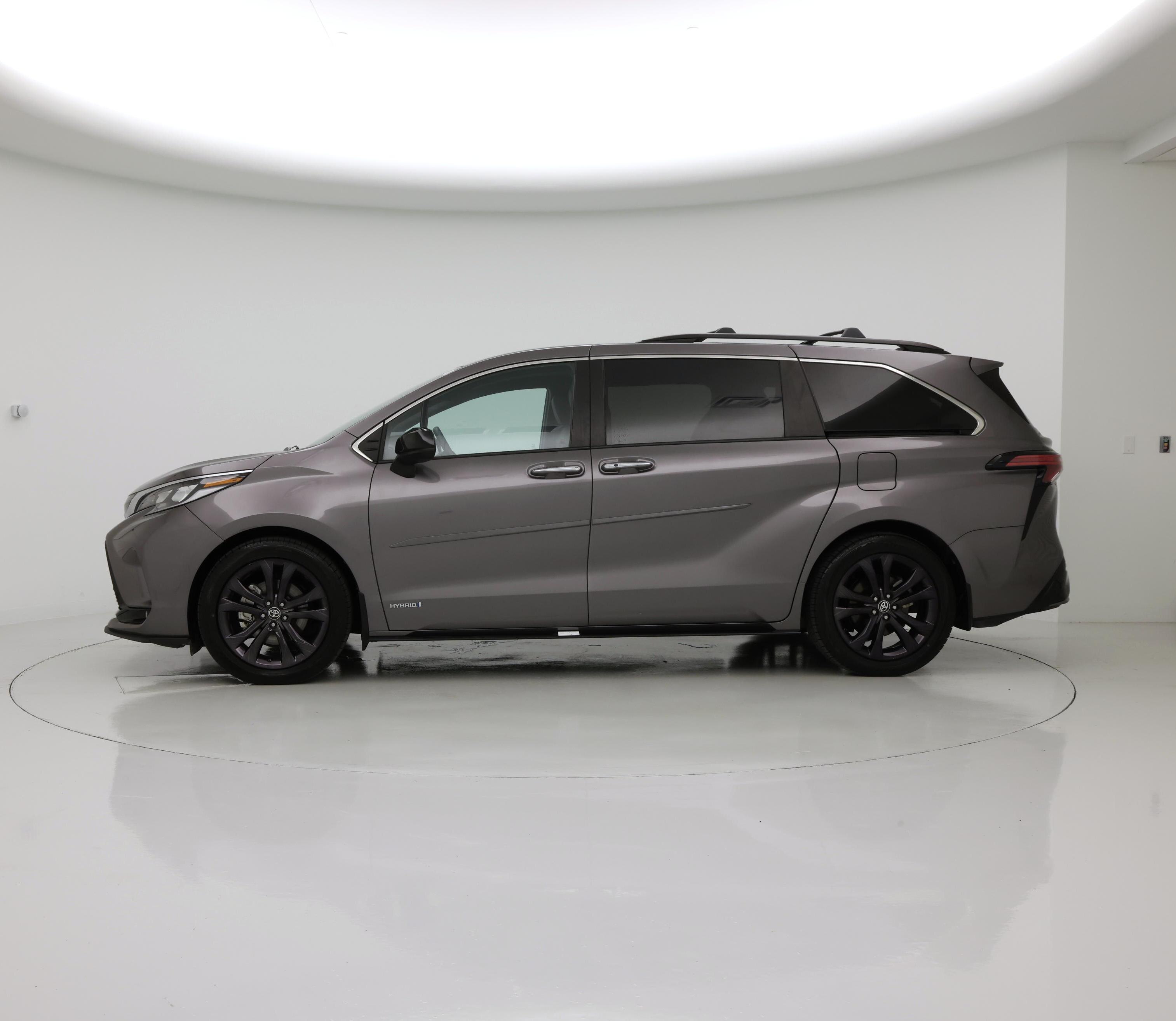 Thumbnail: 2021 Toyota Sienna - 3