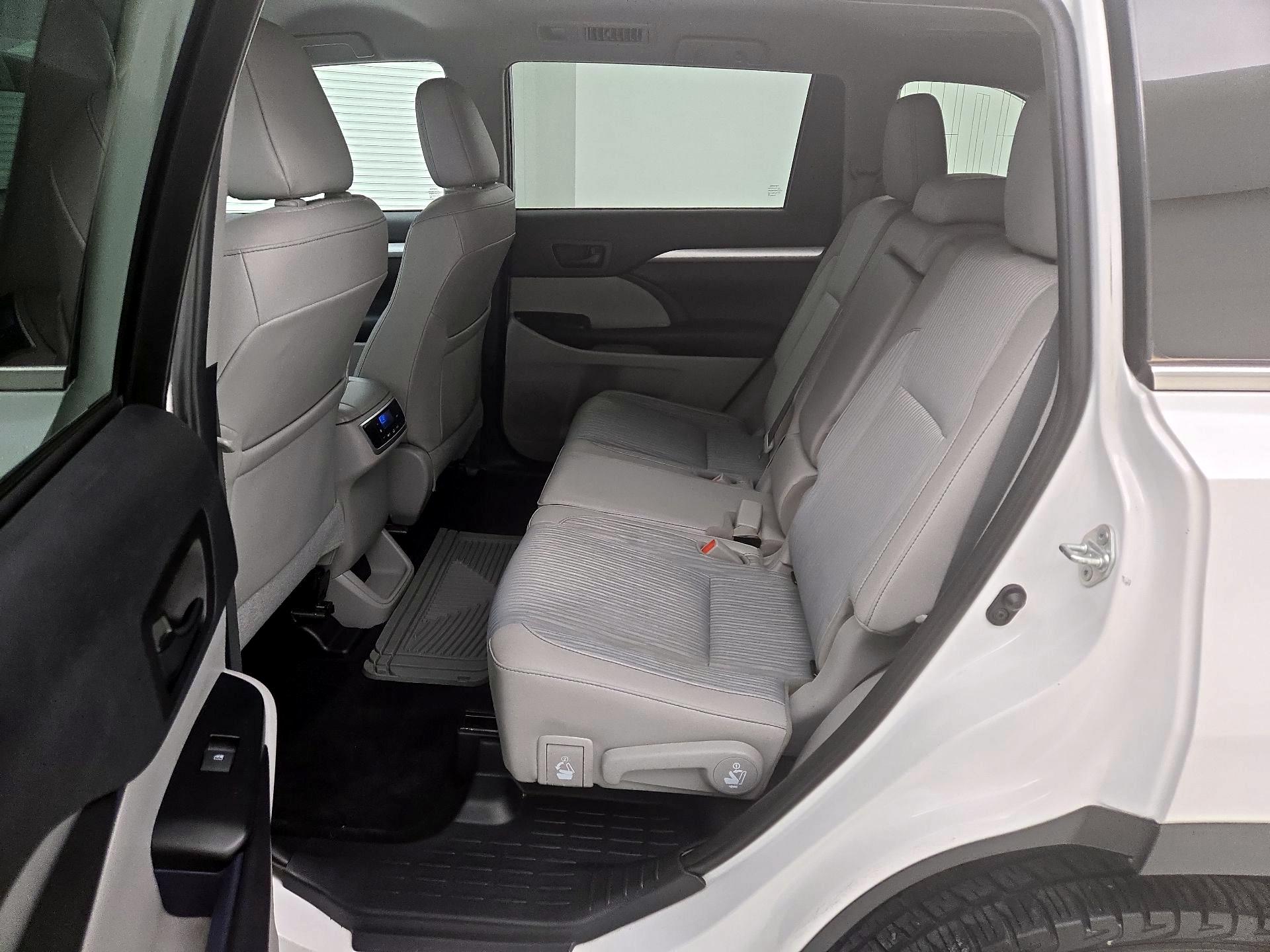 Thumbnail: 2019 Toyota Highlander - 19