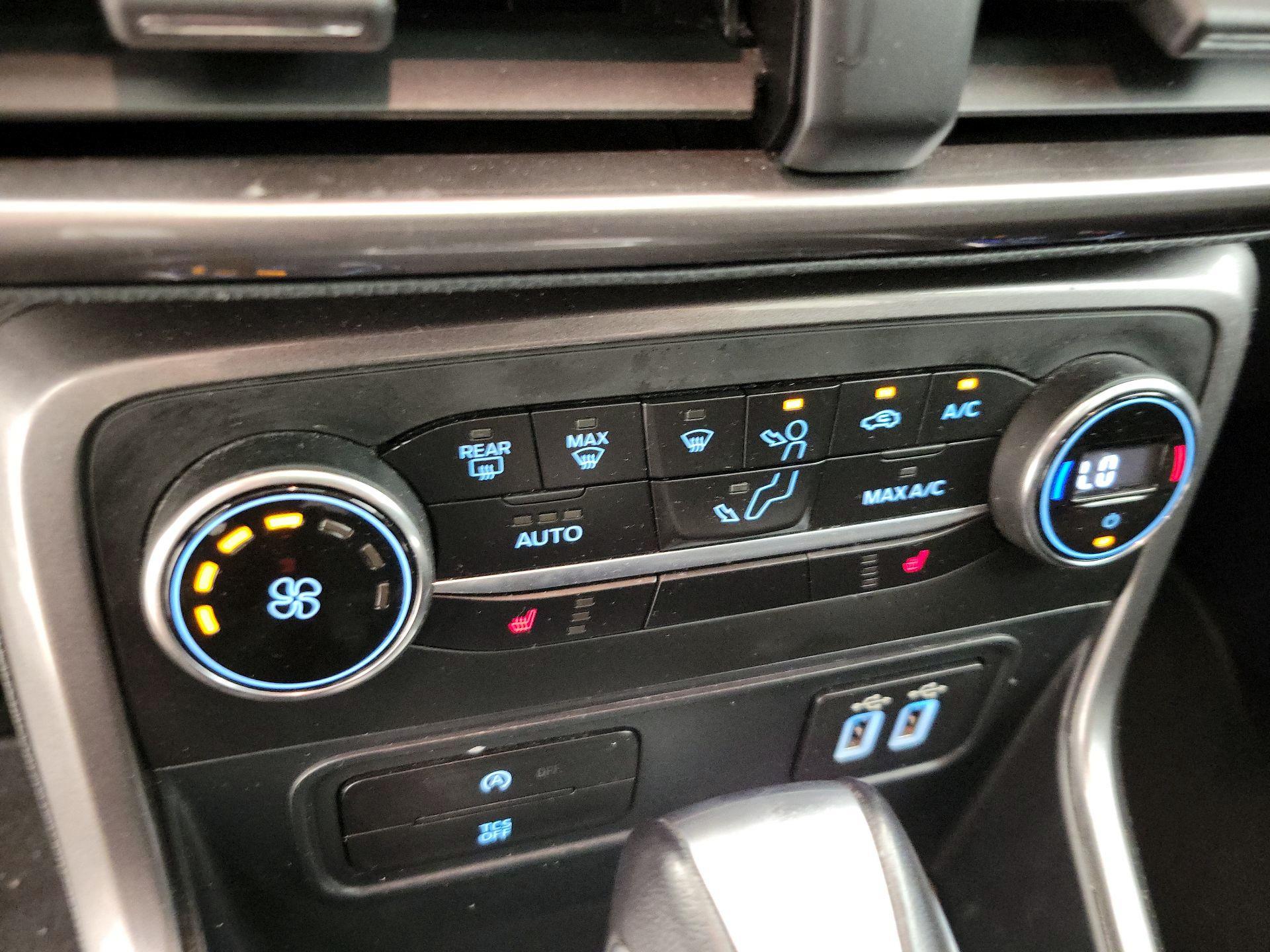 Thumbnail: 2021 Ford EcoSport - 16