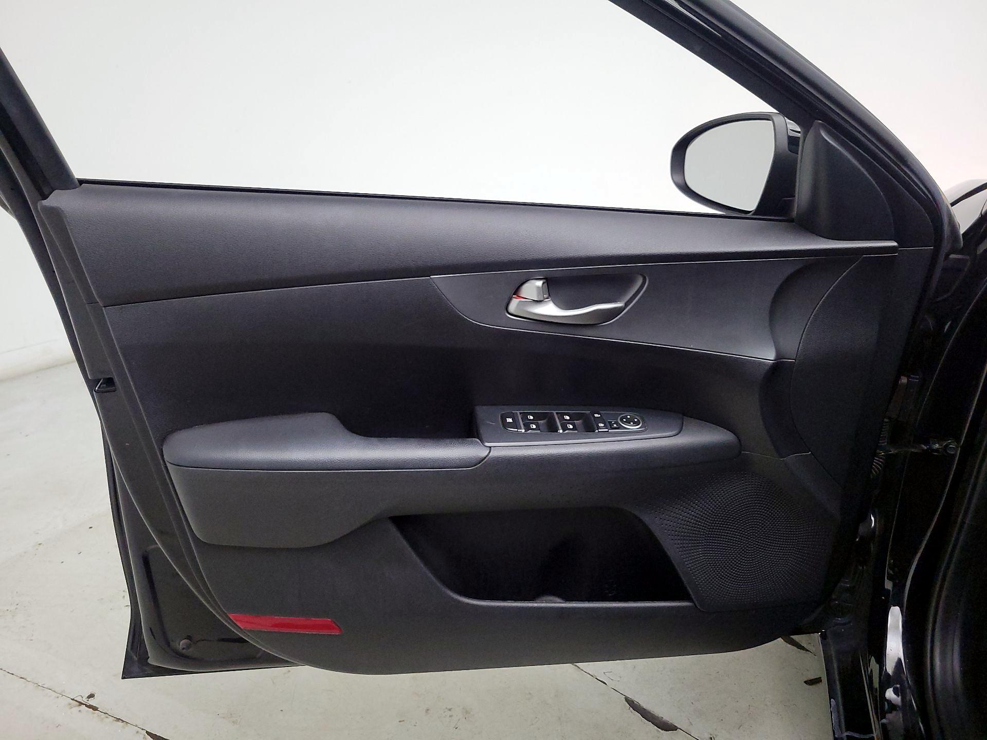 Thumbnail: 2021 Kia Forte - 12