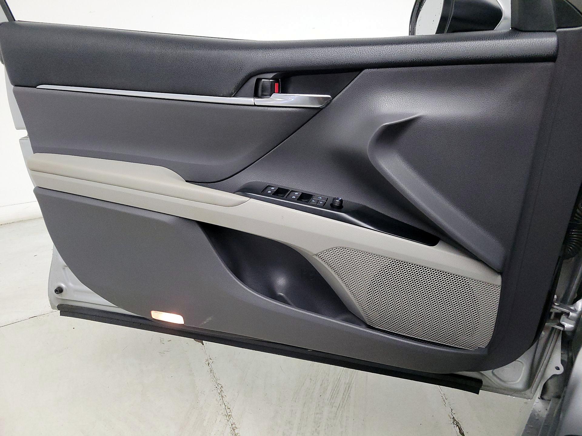 Thumbnail: 2019 Toyota Camry - 12