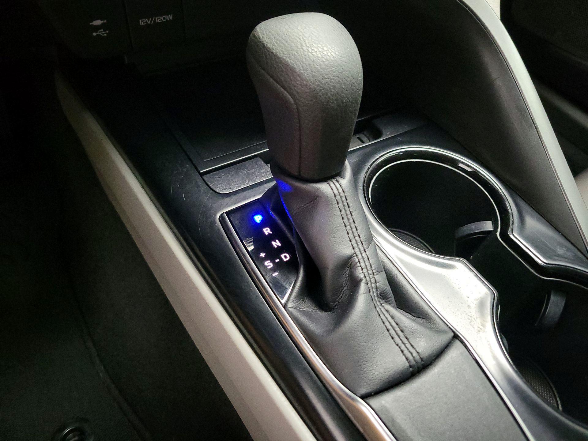Thumbnail: 2019 Toyota Camry - 17