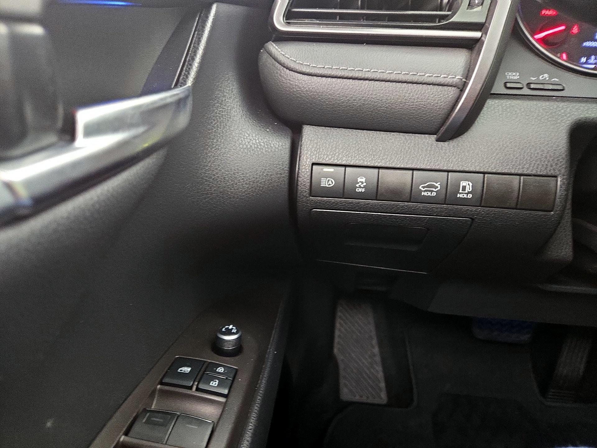 Thumbnail: 2021 Toyota Camry - 13