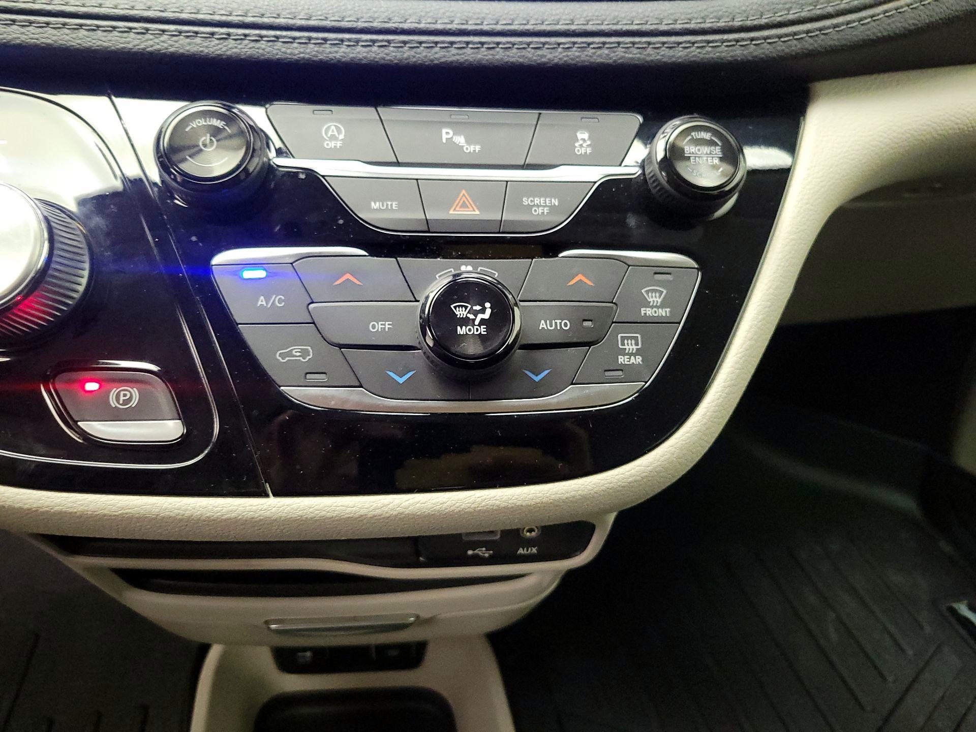 Thumbnail: 2019 Chrysler Pacifica - 15