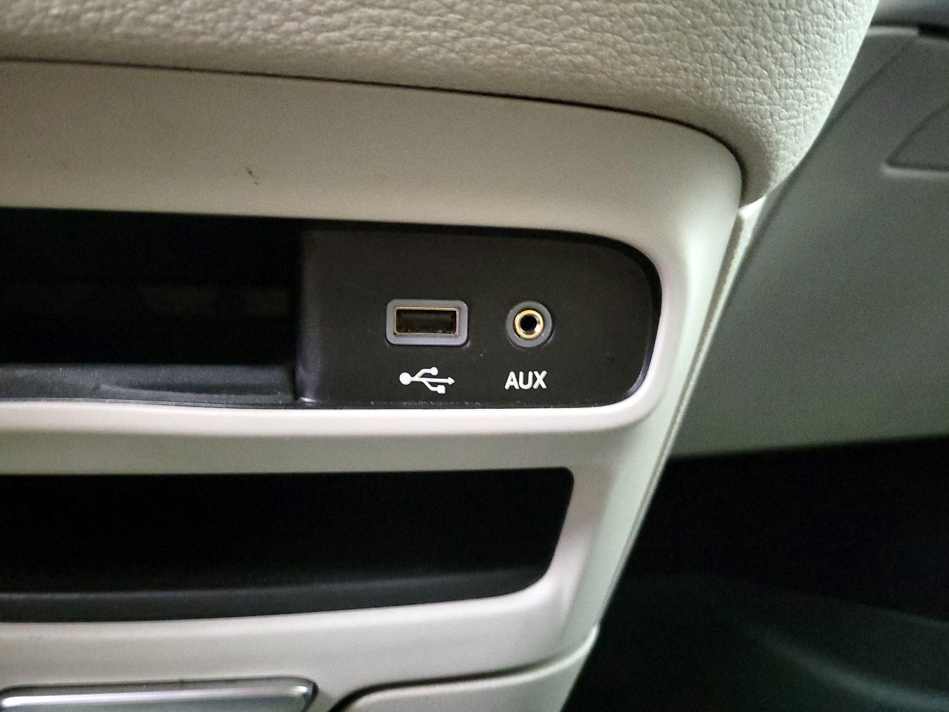 Thumbnail: 2019 Chrysler Pacifica - 17