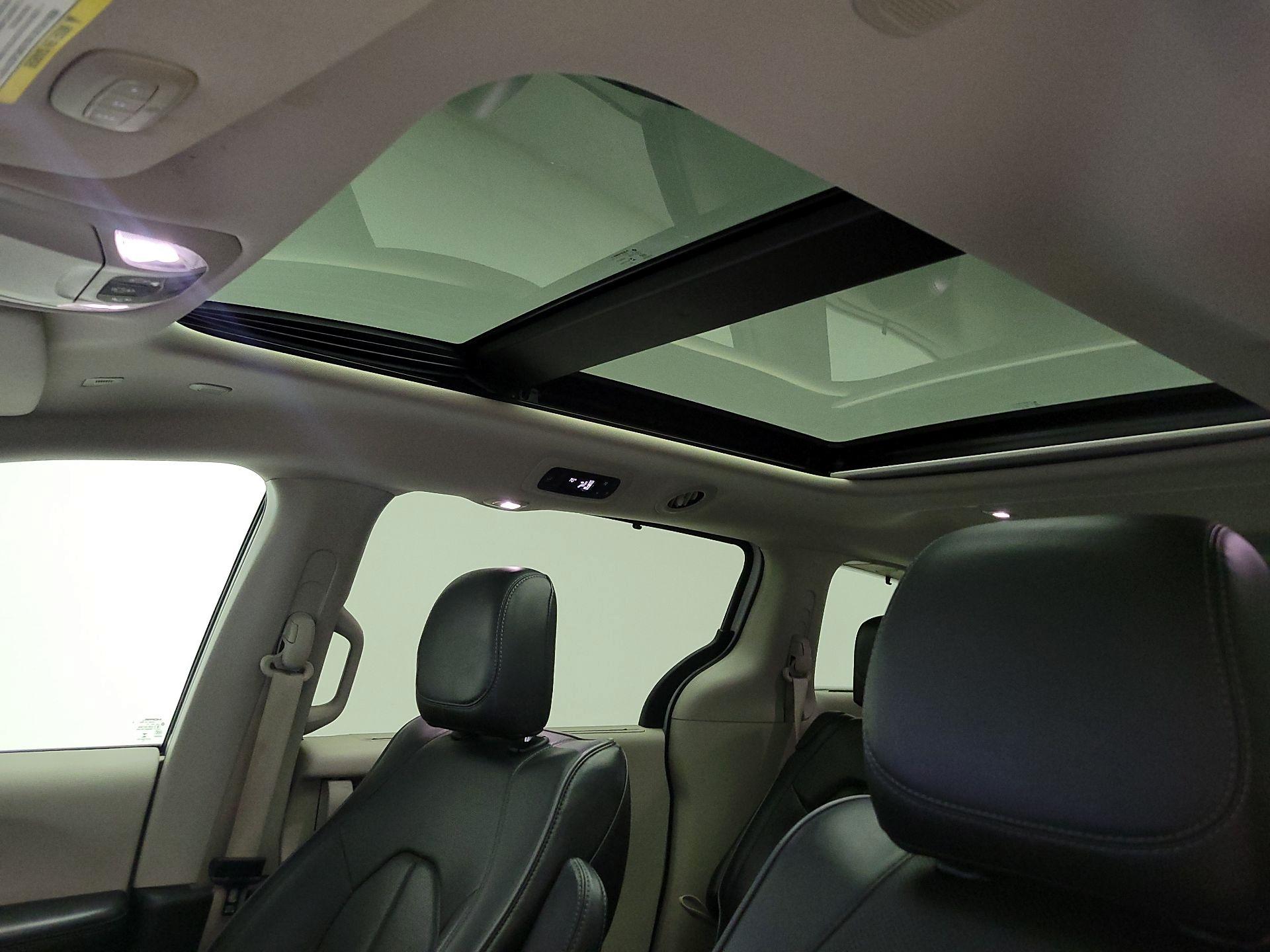 Thumbnail: 2019 Chrysler Pacifica - 18