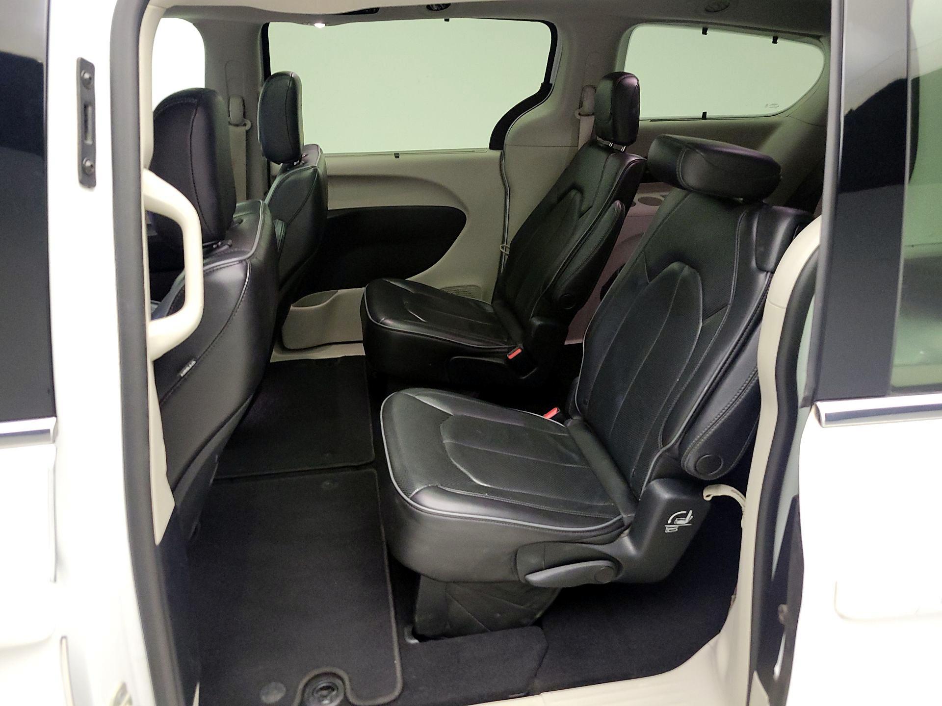 Thumbnail: 2019 Chrysler Pacifica - 19