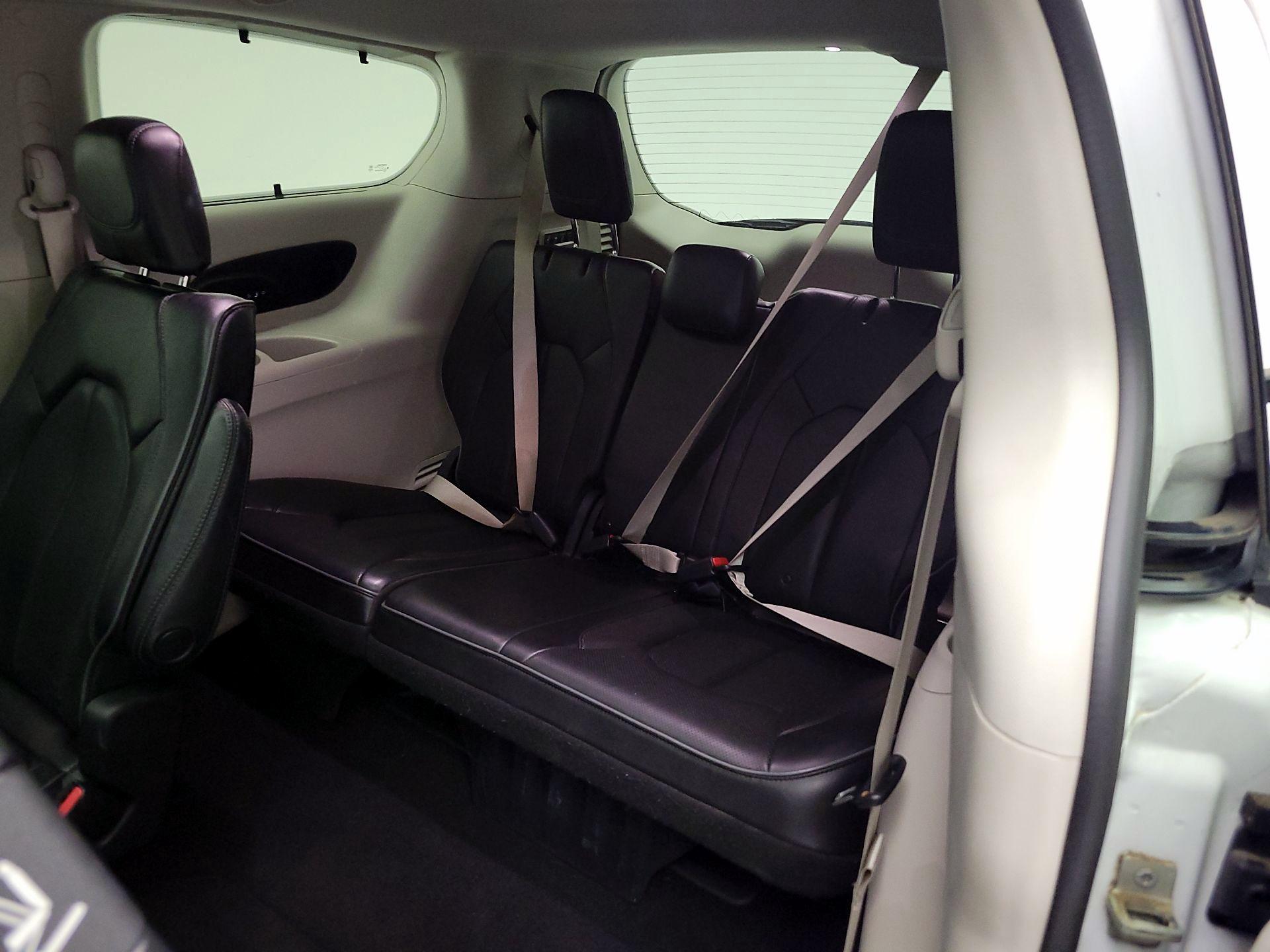 Thumbnail: 2019 Chrysler Pacifica - 20