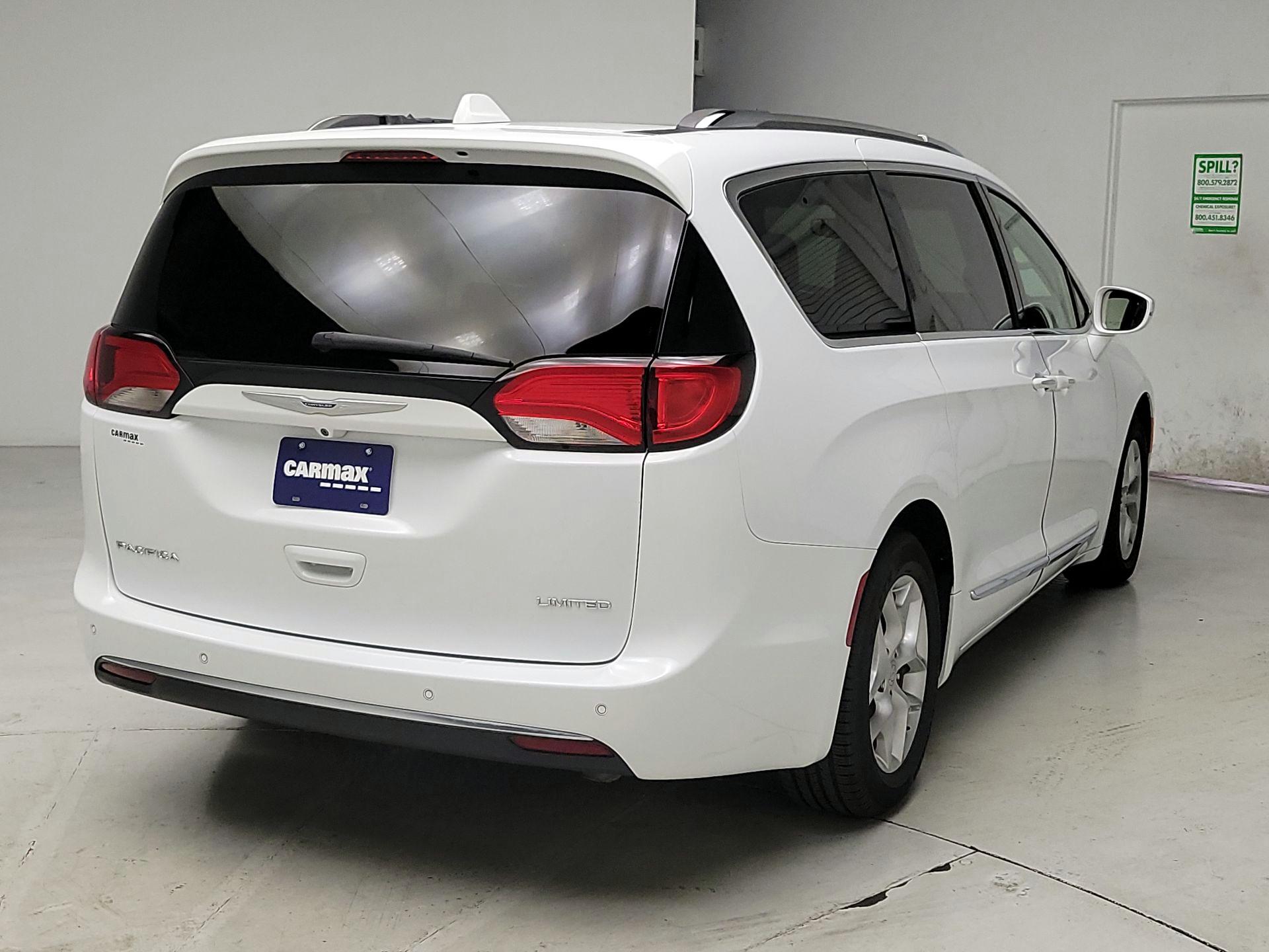 Thumbnail: 2019 Chrysler Pacifica - 5