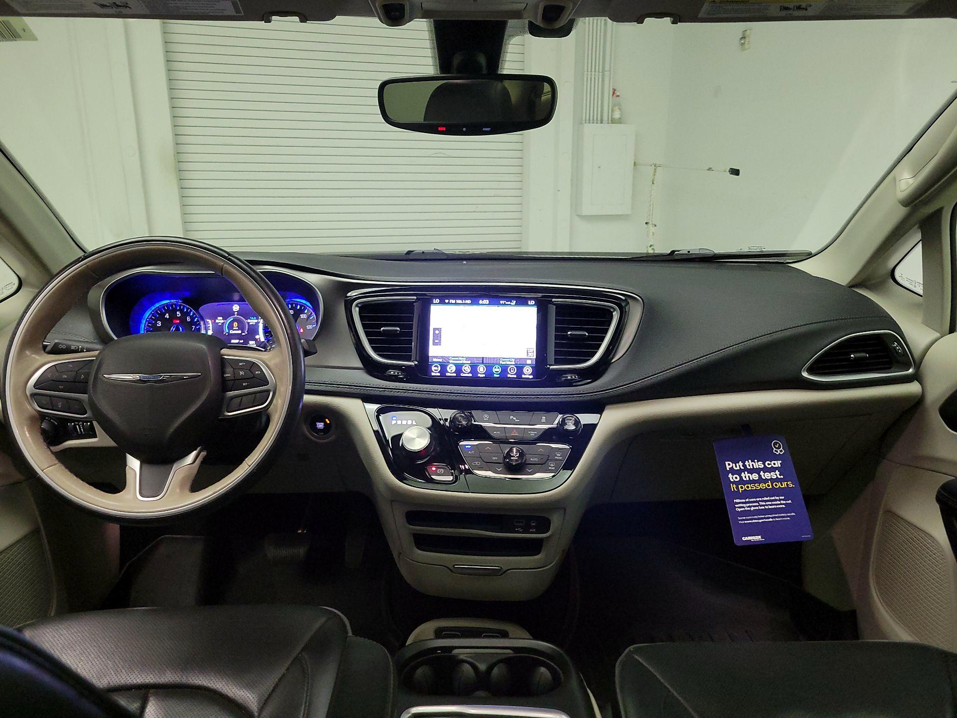 Thumbnail: 2019 Chrysler Pacifica - 8