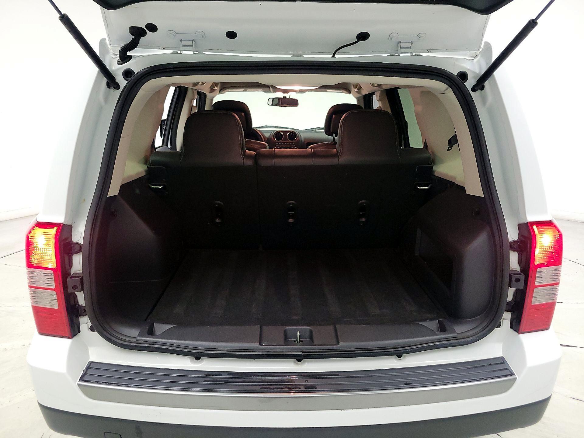 Thumbnail: 2016 Jeep Patriot - 18