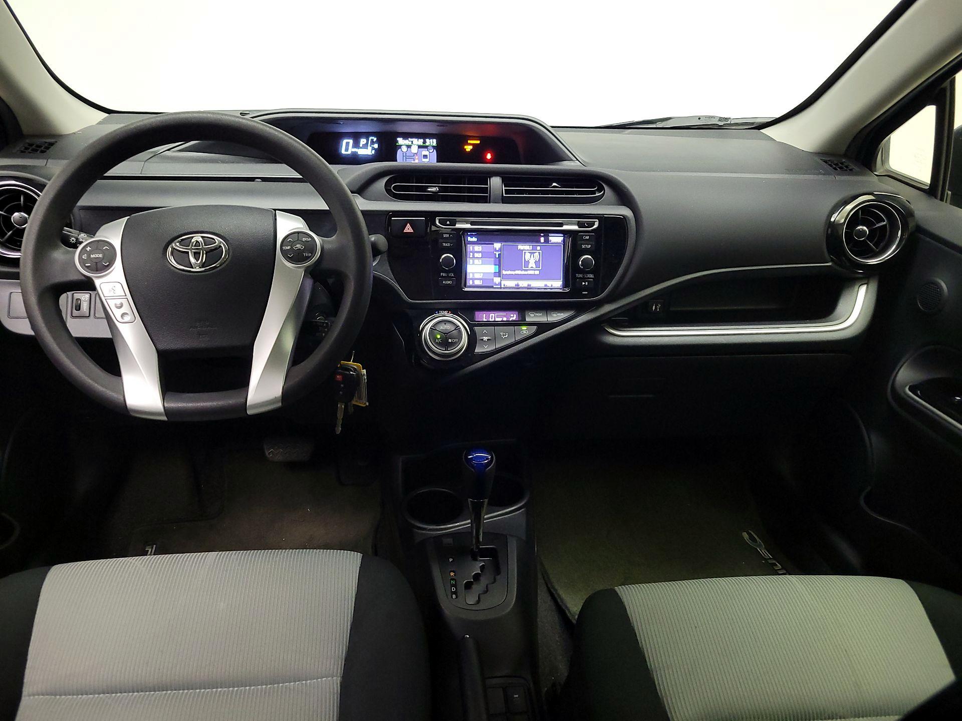 Thumbnail: 2015 Toyota Prius c - 9