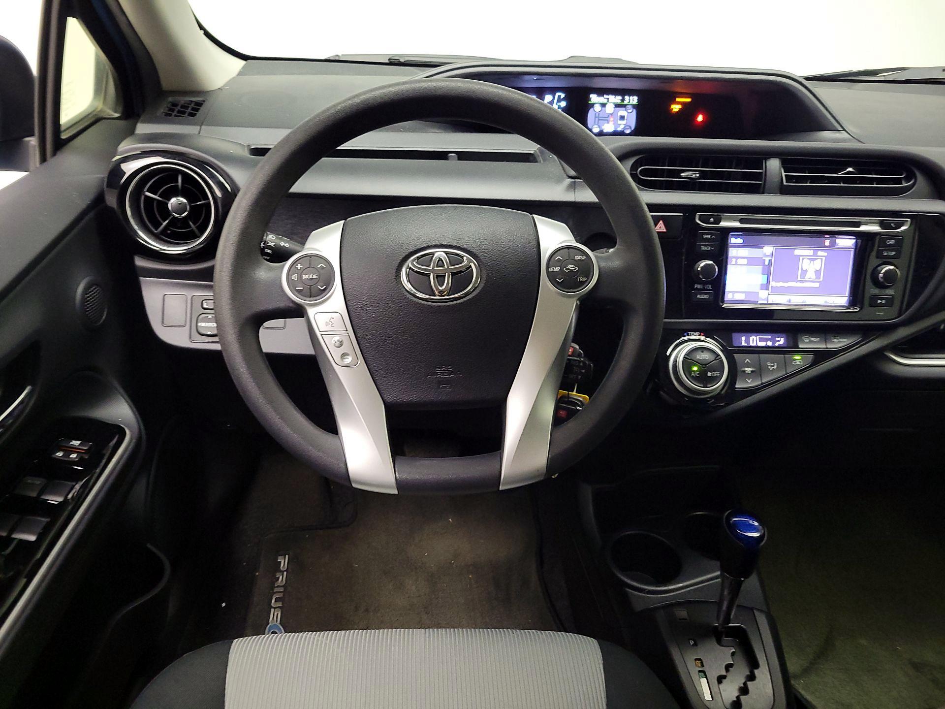 Thumbnail: 2015 Toyota Prius c - 10