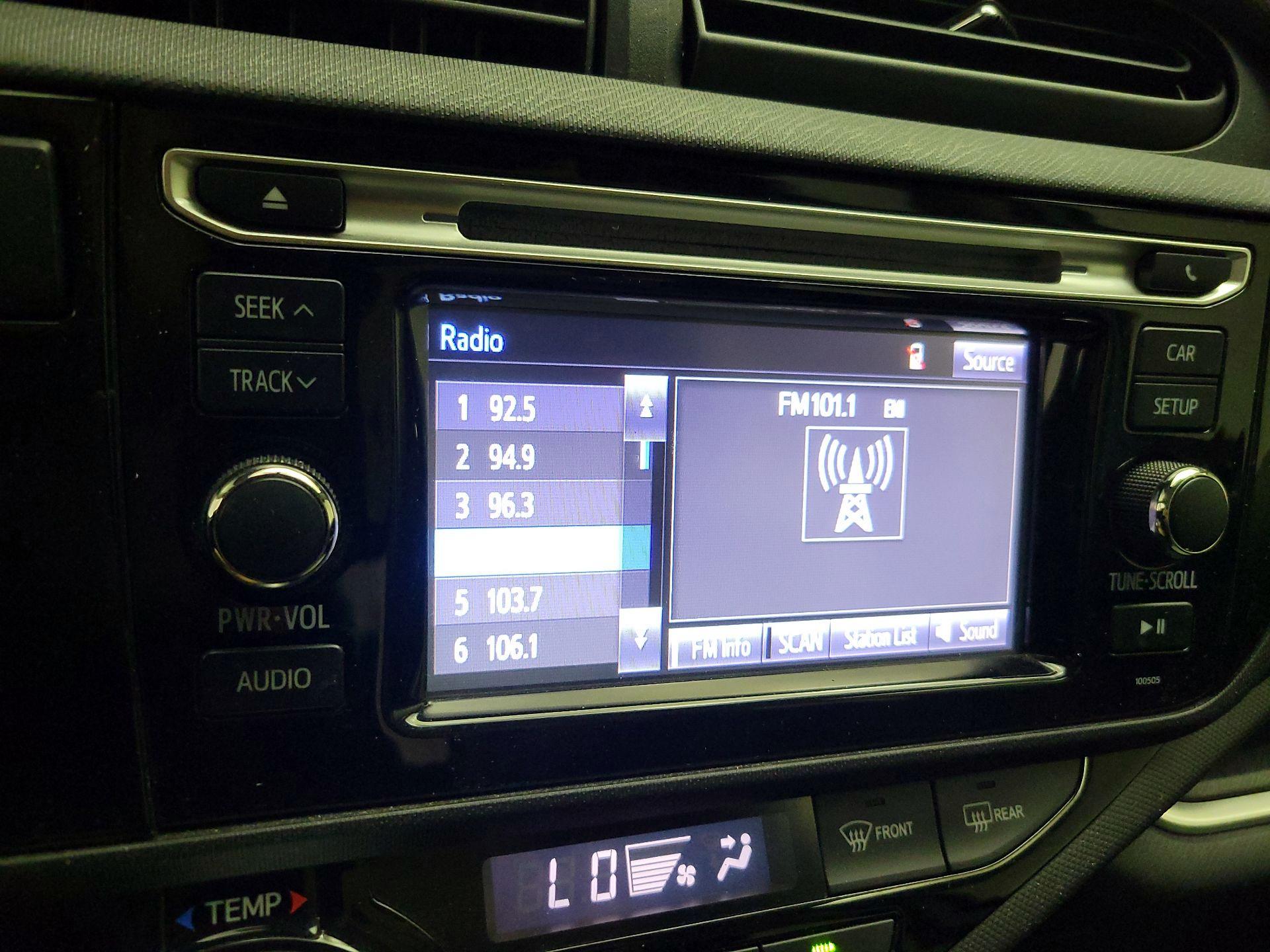 Thumbnail: 2015 Toyota Prius c - 14