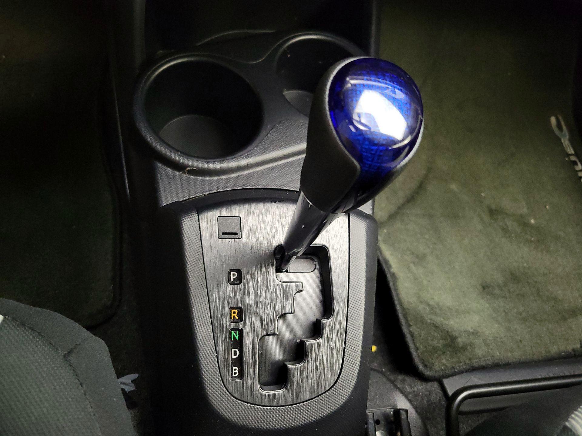 Thumbnail: 2015 Toyota Prius c - 16