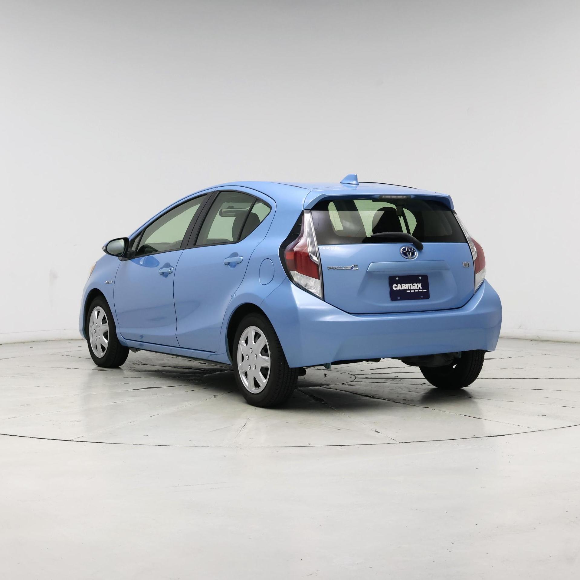 Thumbnail: 2015 Toyota Prius c - 2