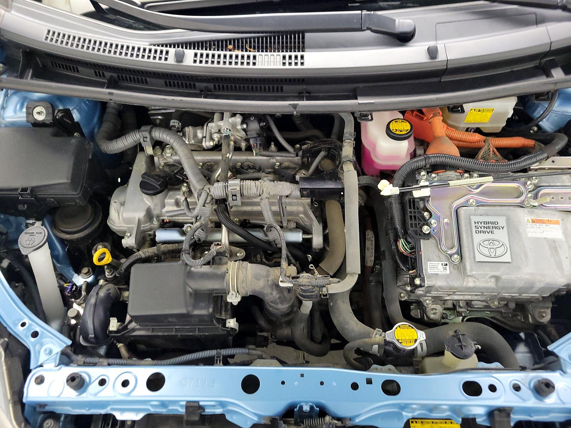 Thumbnail: 2015 Toyota Prius c - 19