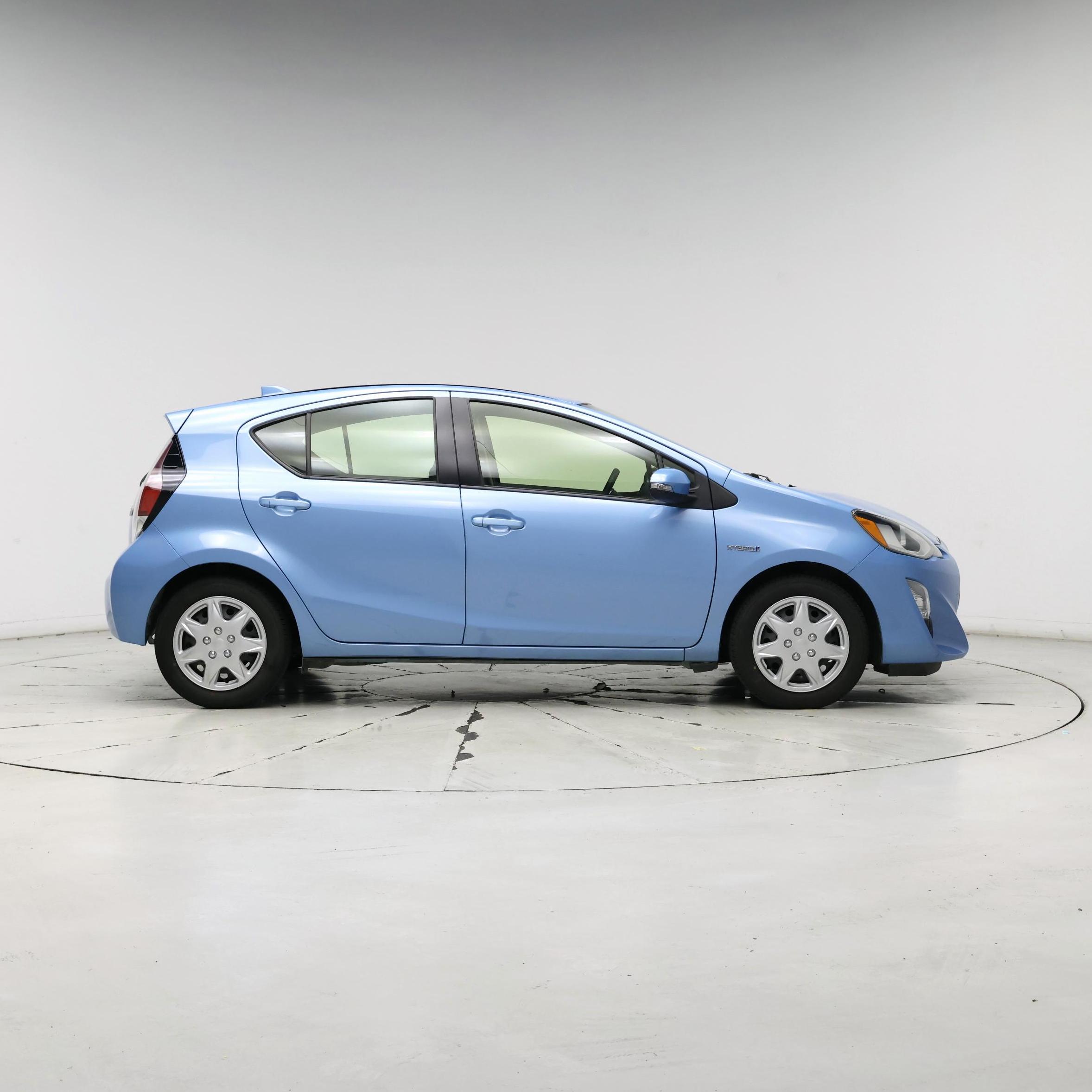Thumbnail: 2015 Toyota Prius c - 7