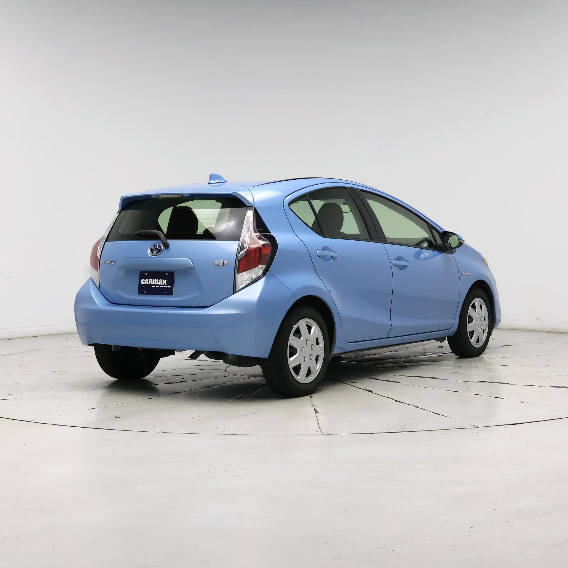 Thumbnail: 2015 Toyota Prius c - 8
