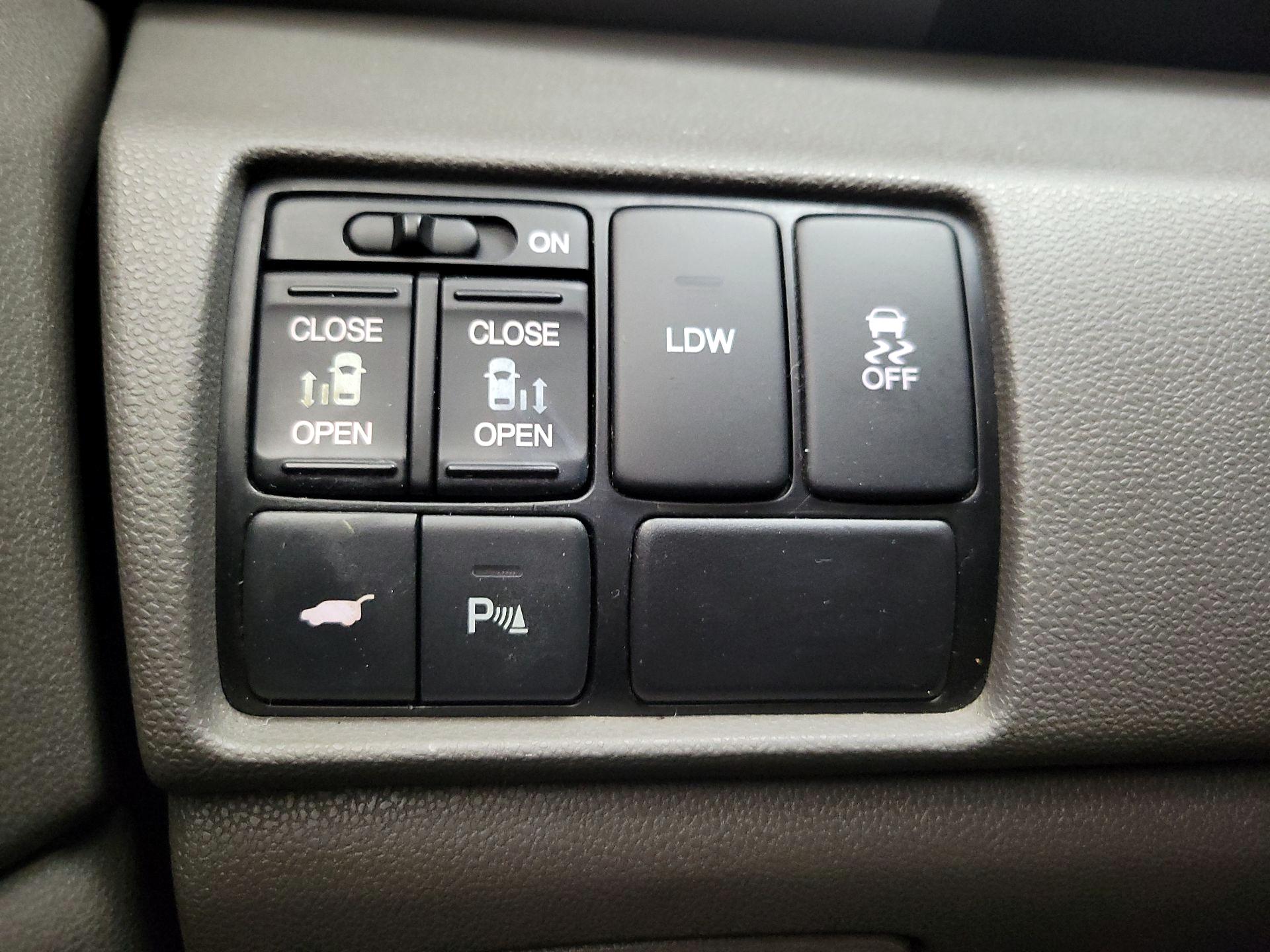 Thumbnail: 2016 Honda Odyssey - 13
