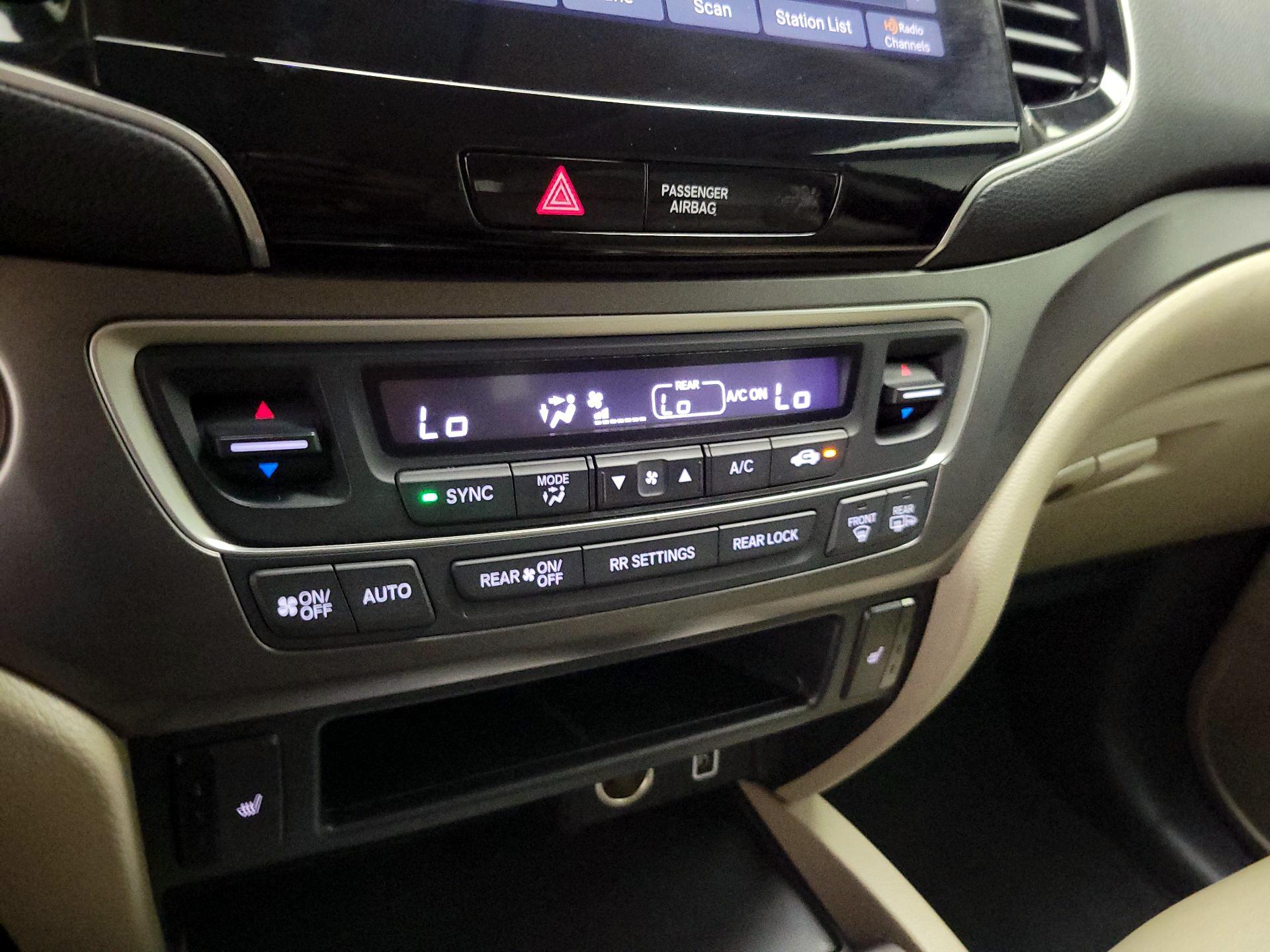 Thumbnail: 2019 Honda Pilot - 16