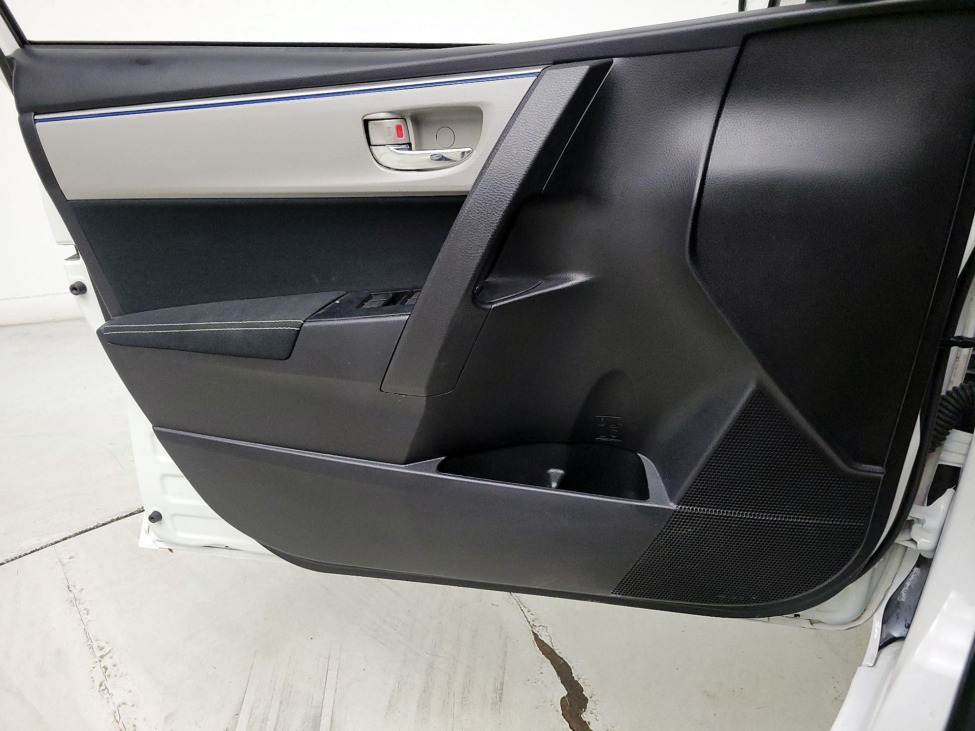 Thumbnail: 2015 Toyota Corolla - 12