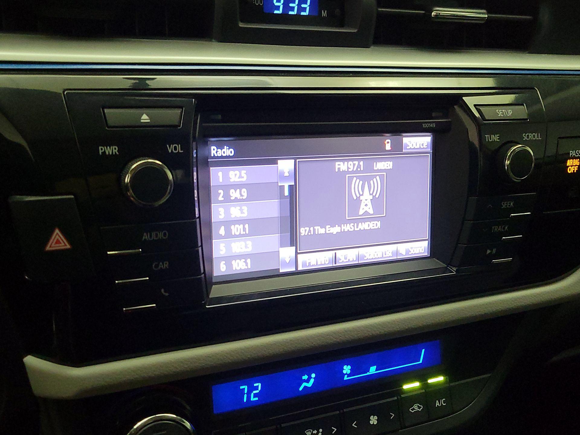 Thumbnail: 2015 Toyota Corolla - 15