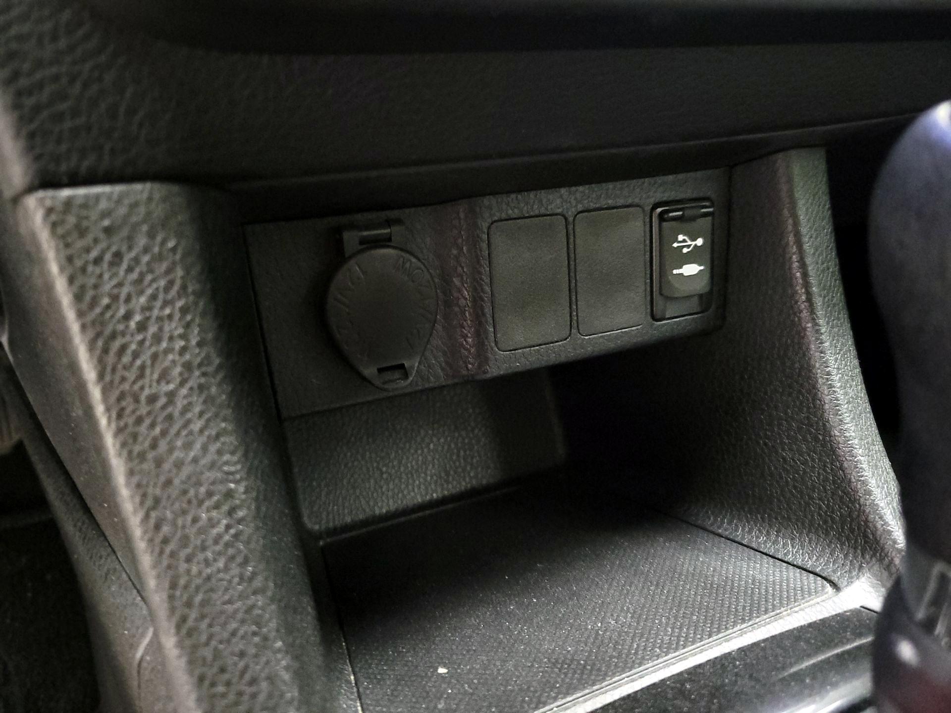 Thumbnail: 2015 Toyota Corolla - 18