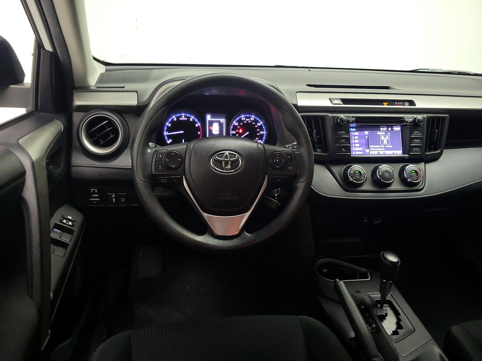 Thumbnail: 2018 Toyota RAV4 - 10
