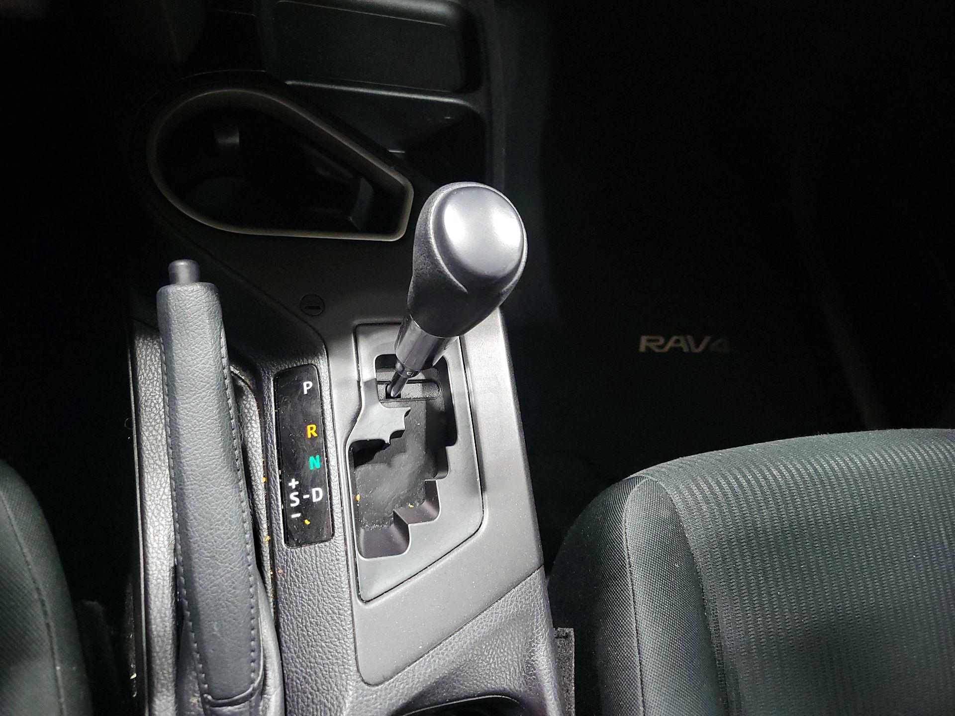 Thumbnail: 2018 Toyota RAV4 - 17