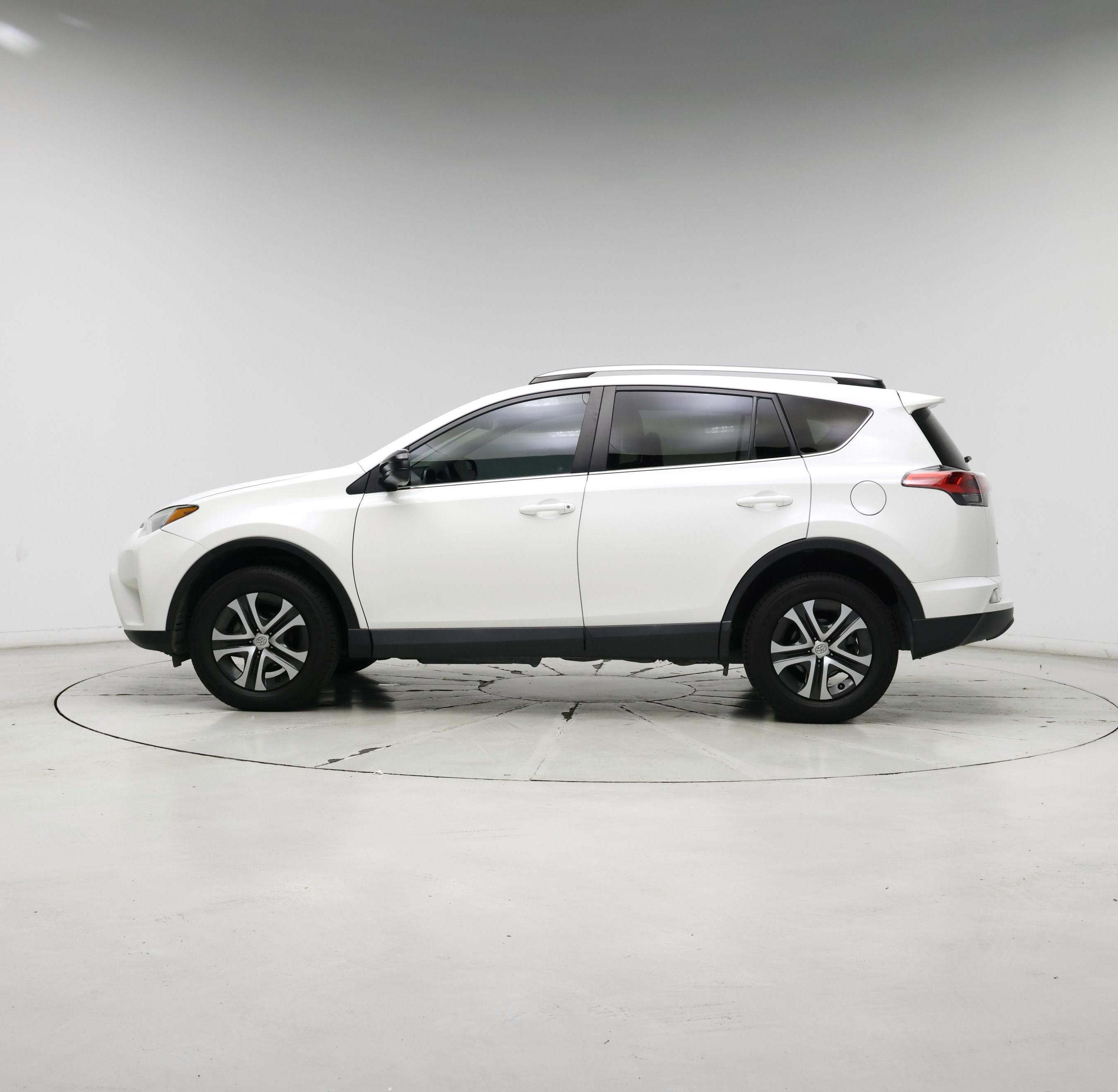 Thumbnail: 2018 Toyota RAV4 - 3