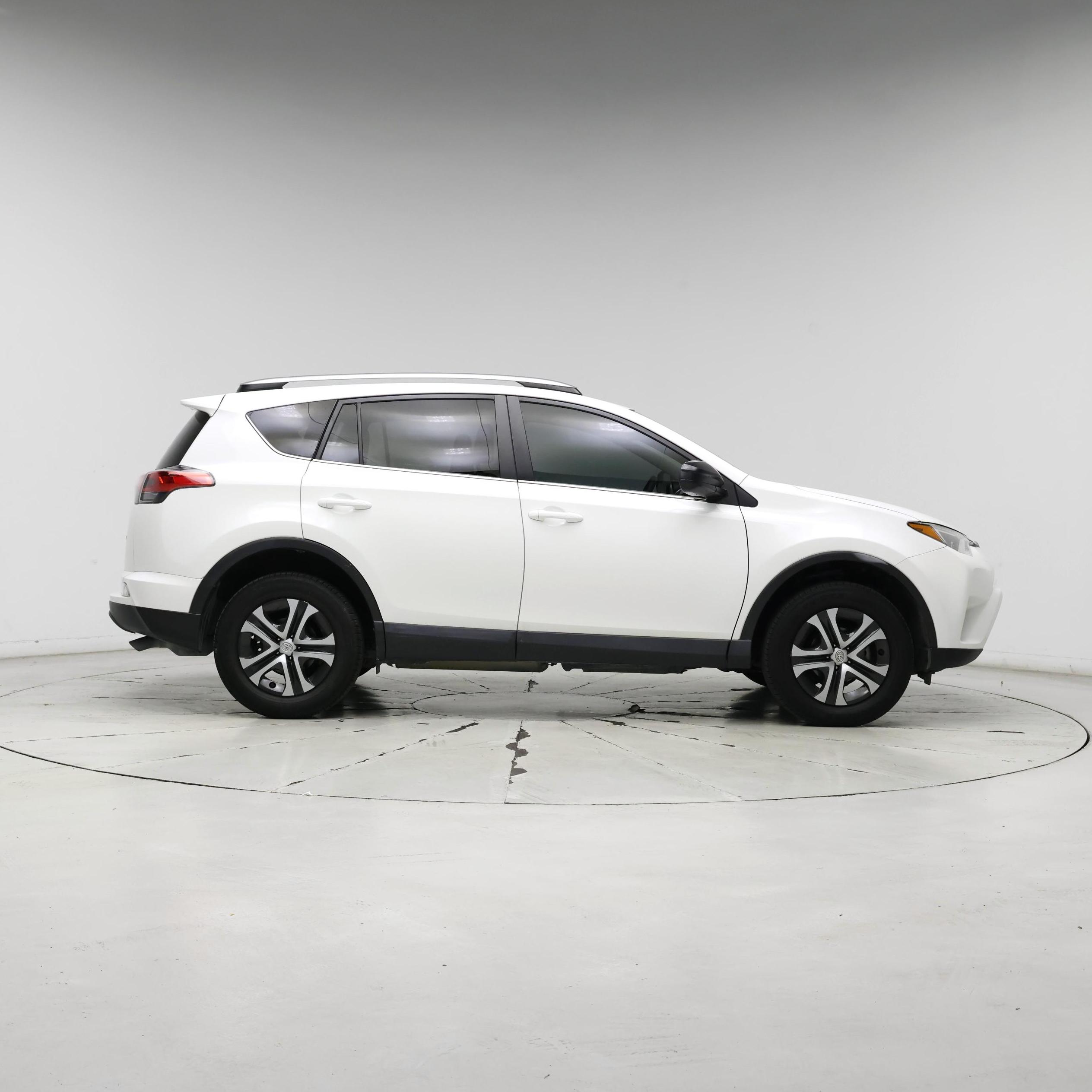 Thumbnail: 2018 Toyota RAV4 - 7