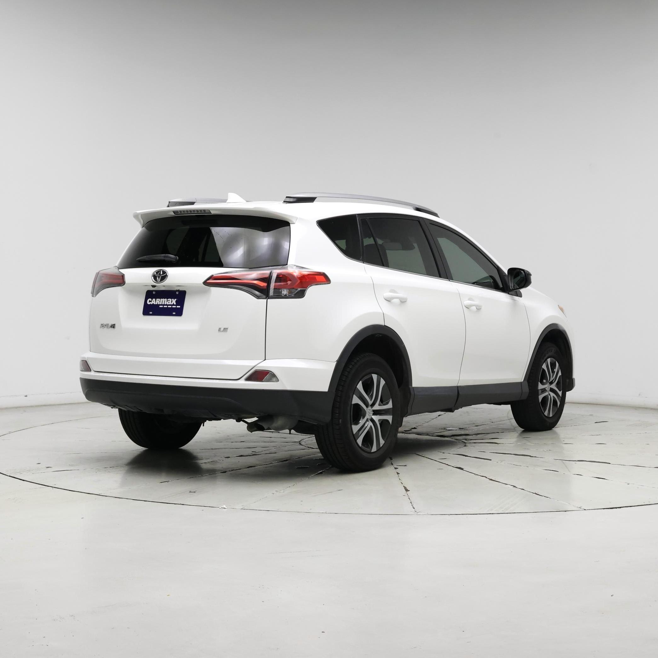 Thumbnail: 2018 Toyota RAV4 - 8