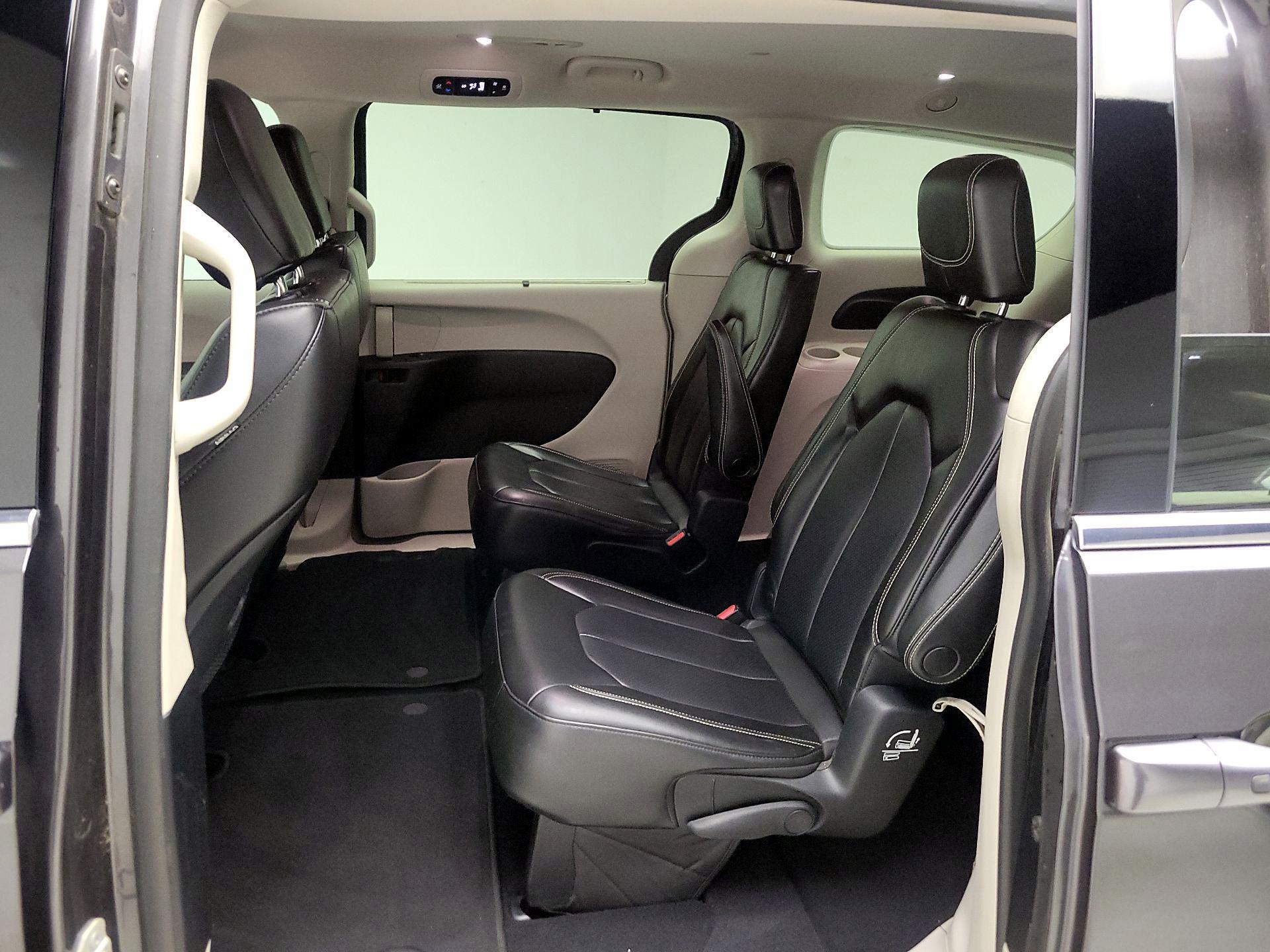 Thumbnail: 2020 Chrysler Voyager - 19