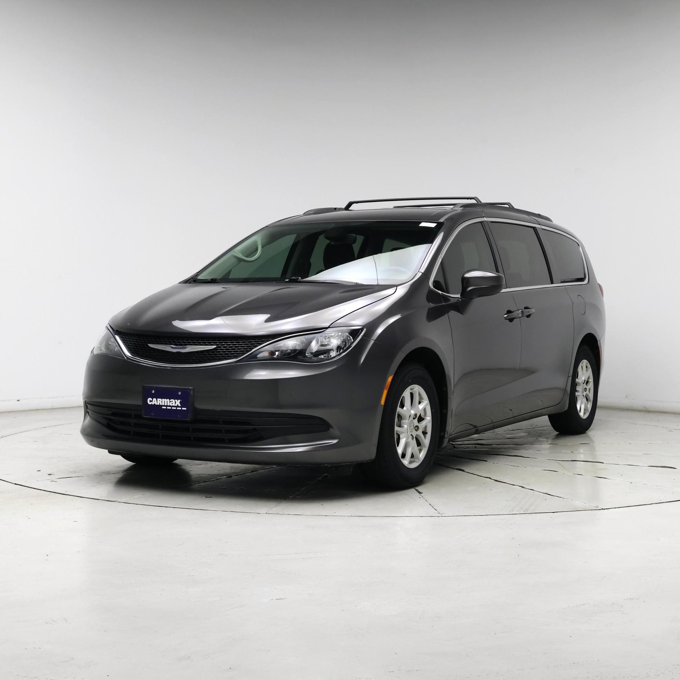 Thumbnail: 2020 Chrysler Voyager - 4