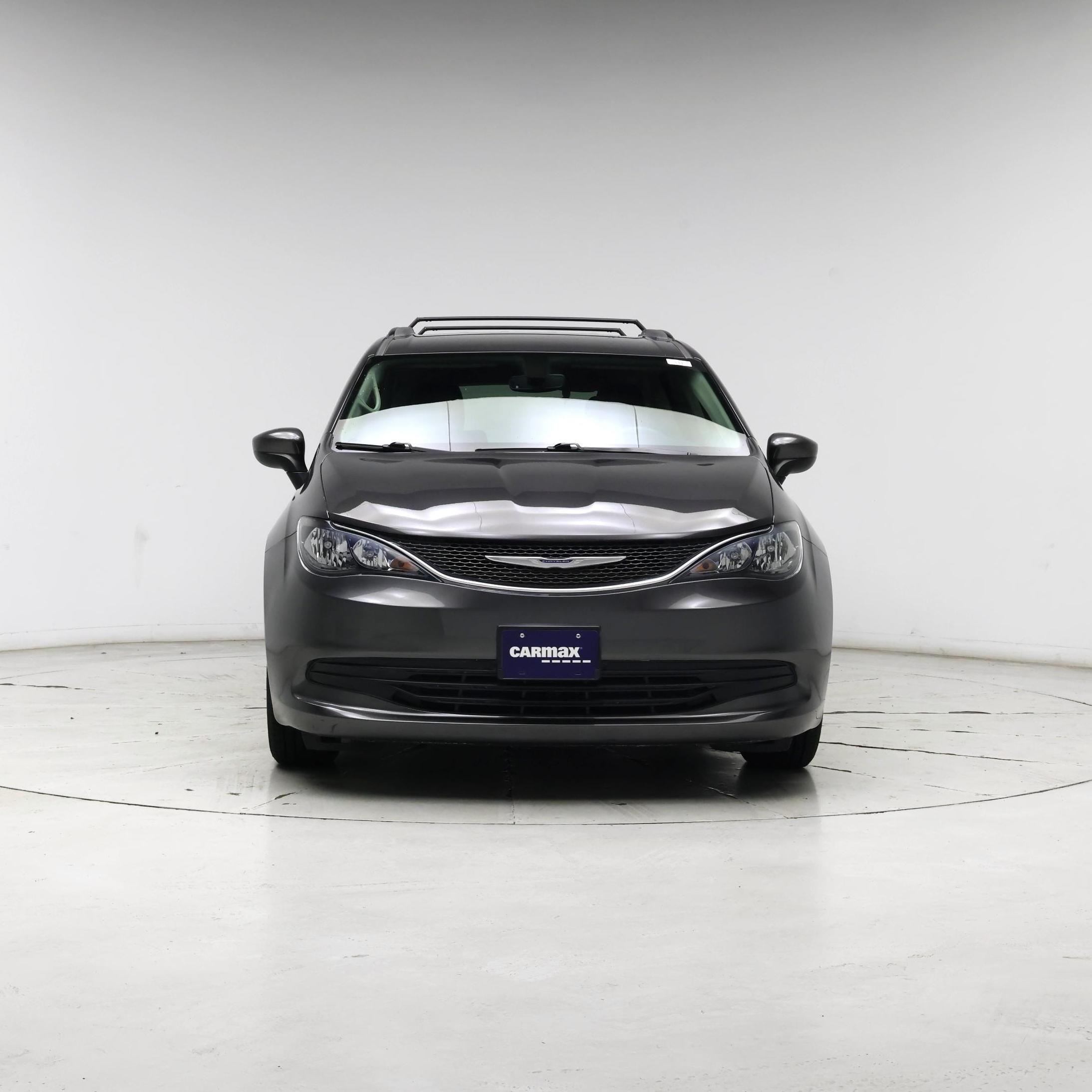 Thumbnail: 2020 Chrysler Voyager - 5