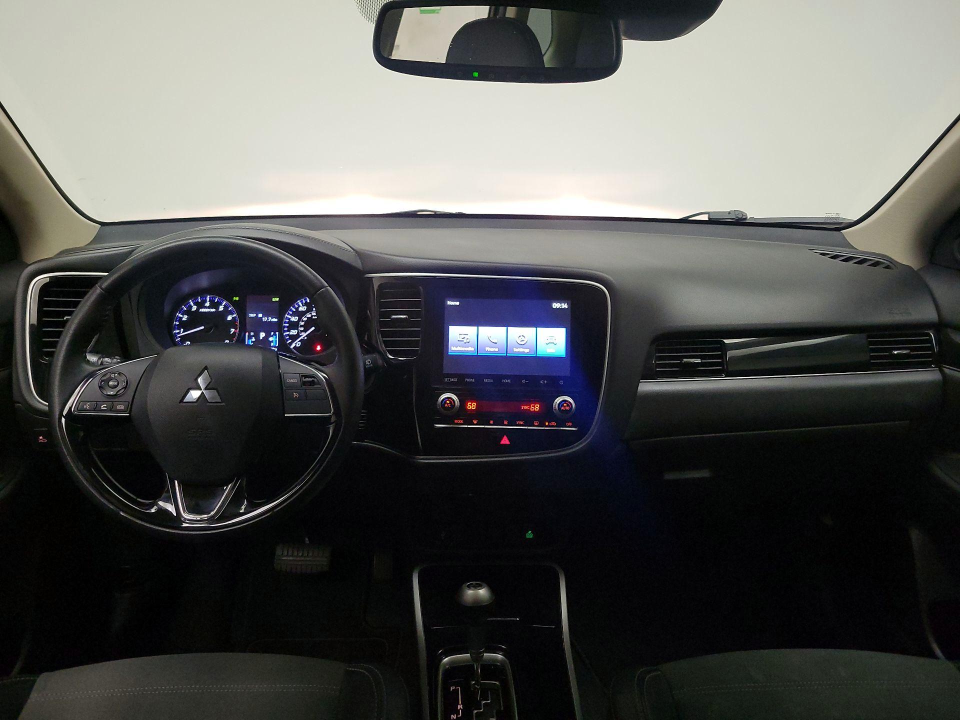 Thumbnail: 2020 Mitsubishi Outlander - 9