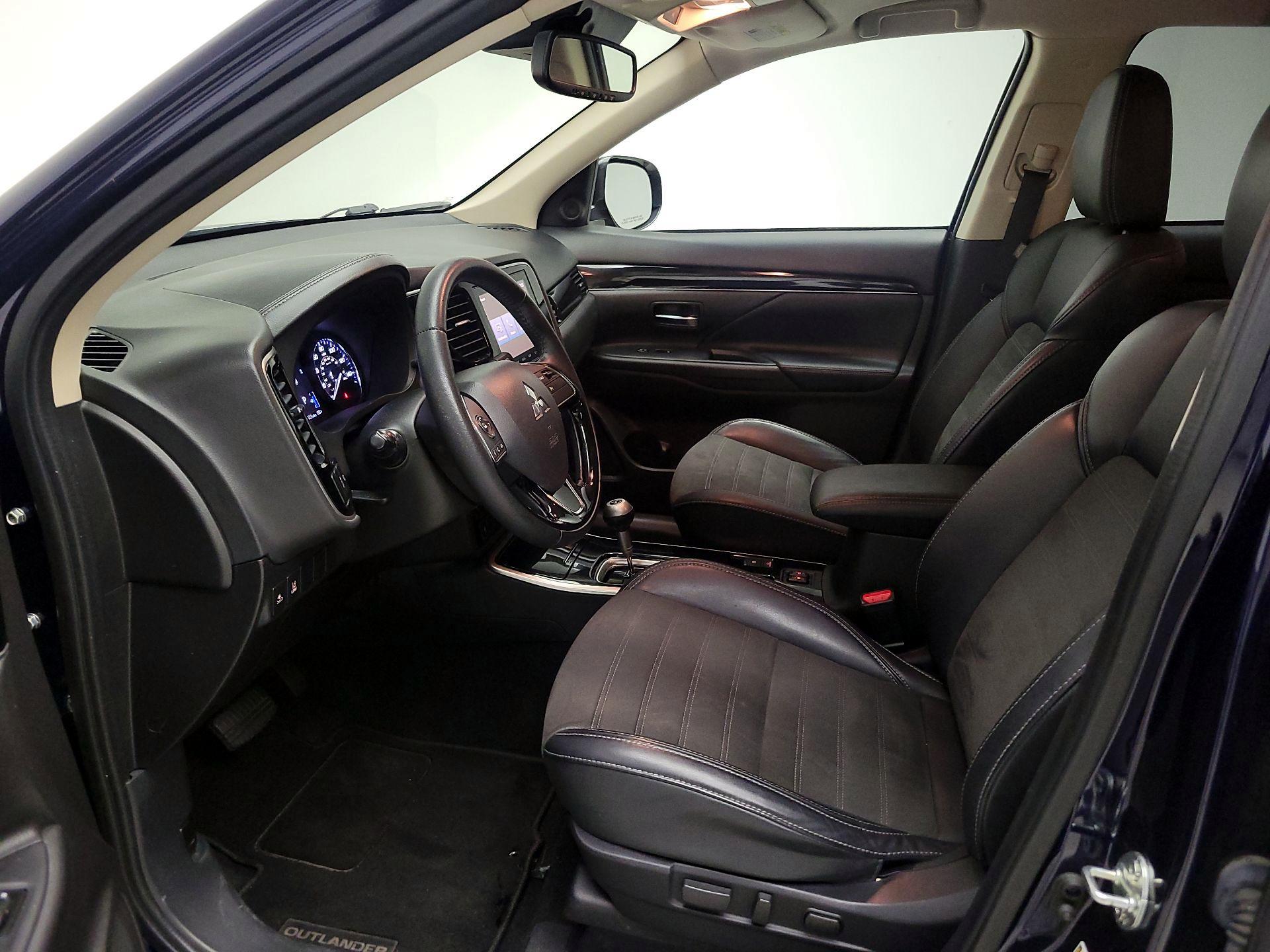 Thumbnail: 2020 Mitsubishi Outlander - 11