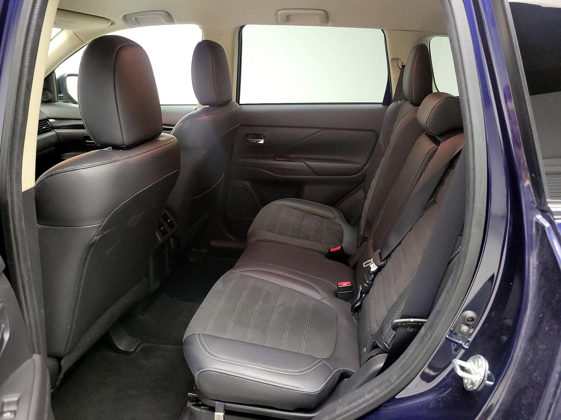 Thumbnail: 2020 Mitsubishi Outlander - 19