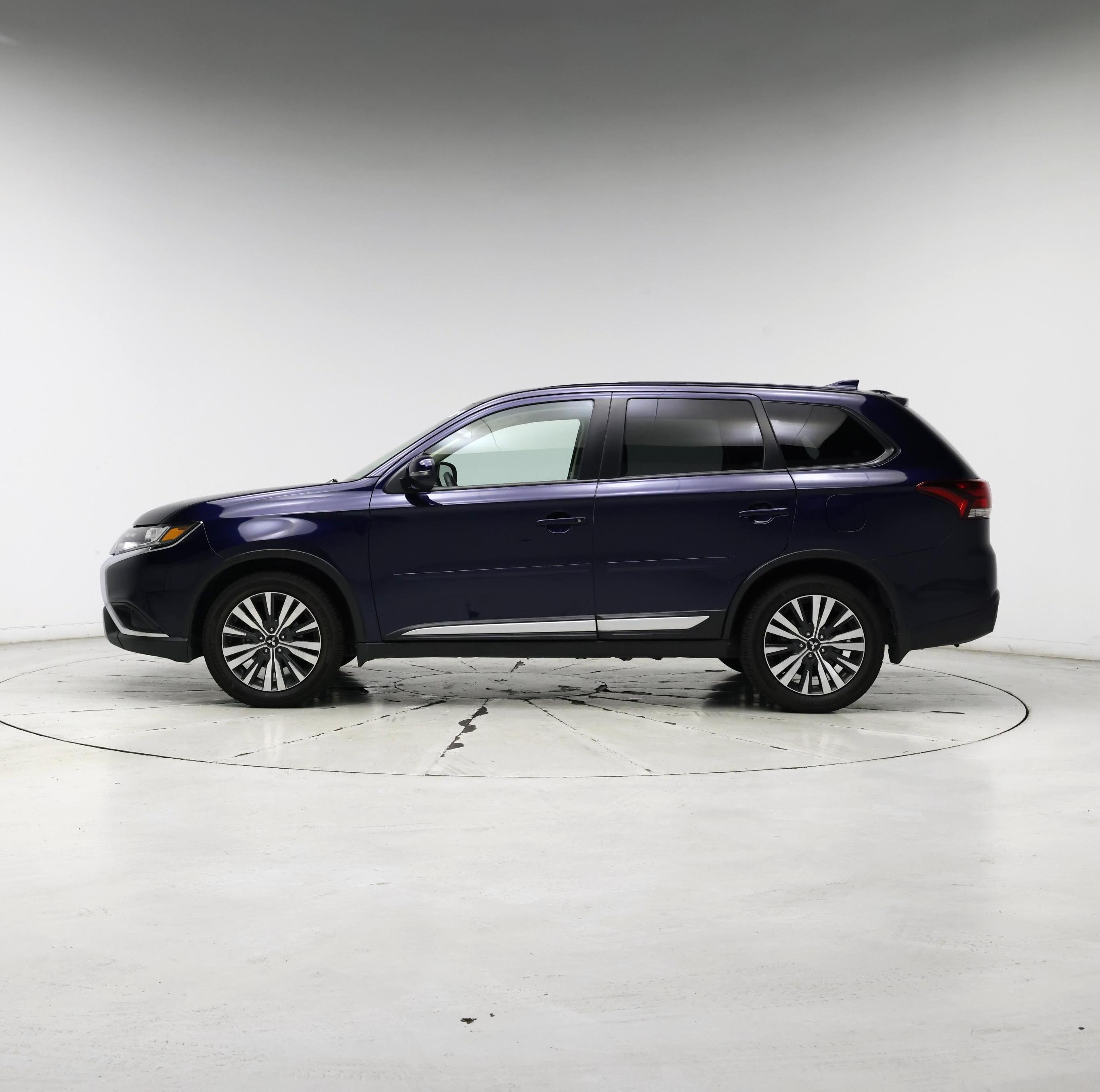 Thumbnail: 2020 Mitsubishi Outlander - 3