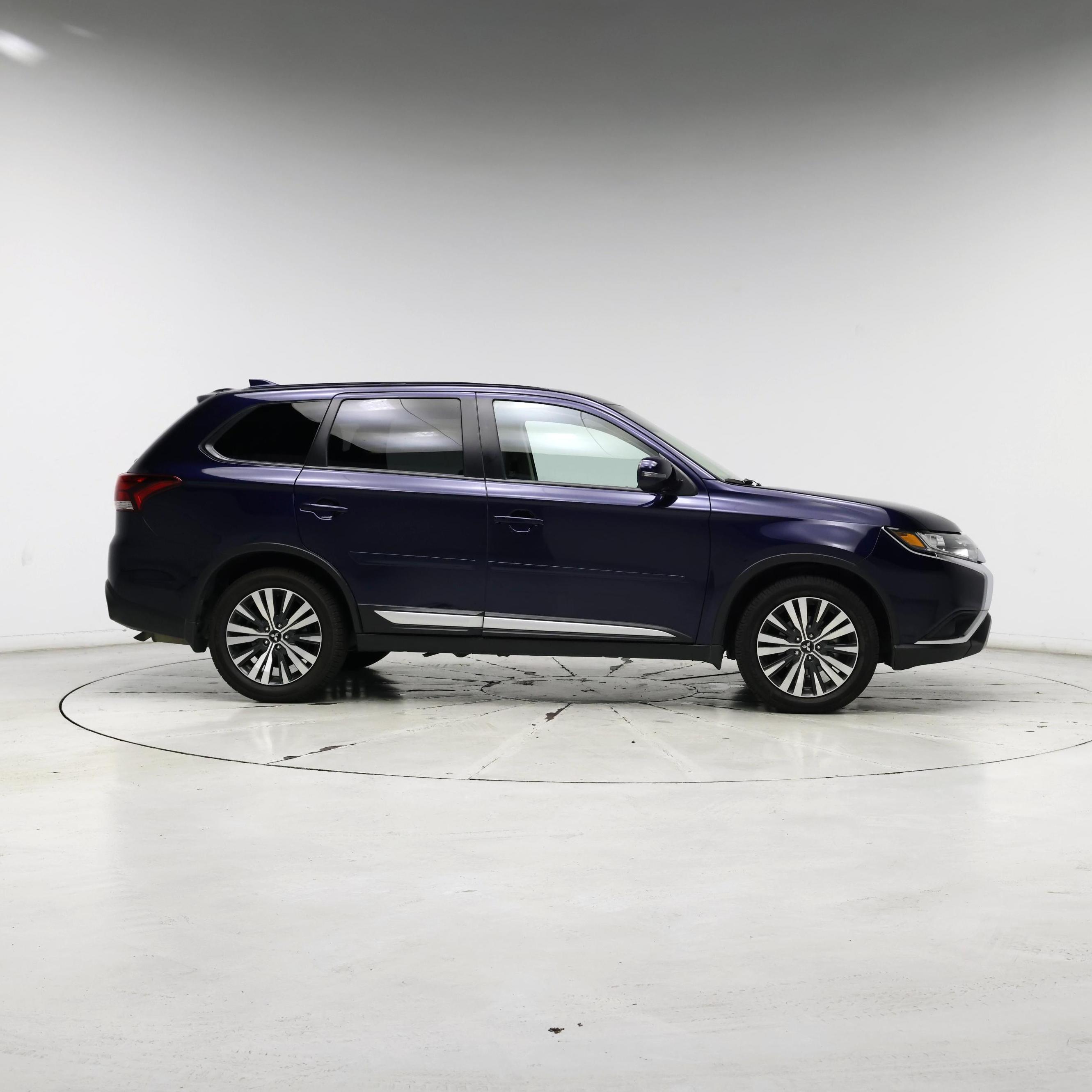 Thumbnail: 2020 Mitsubishi Outlander - 7