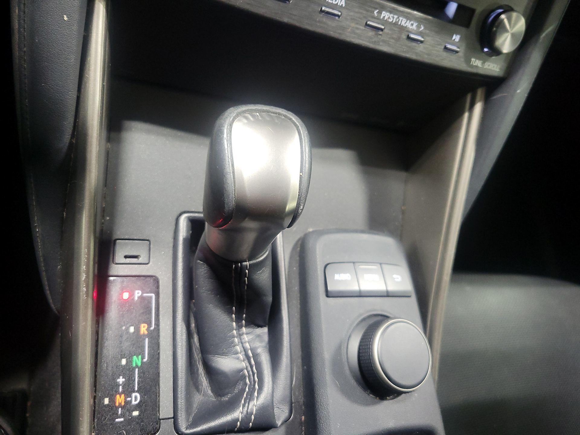 Thumbnail: 2019 Lexus IS - 17