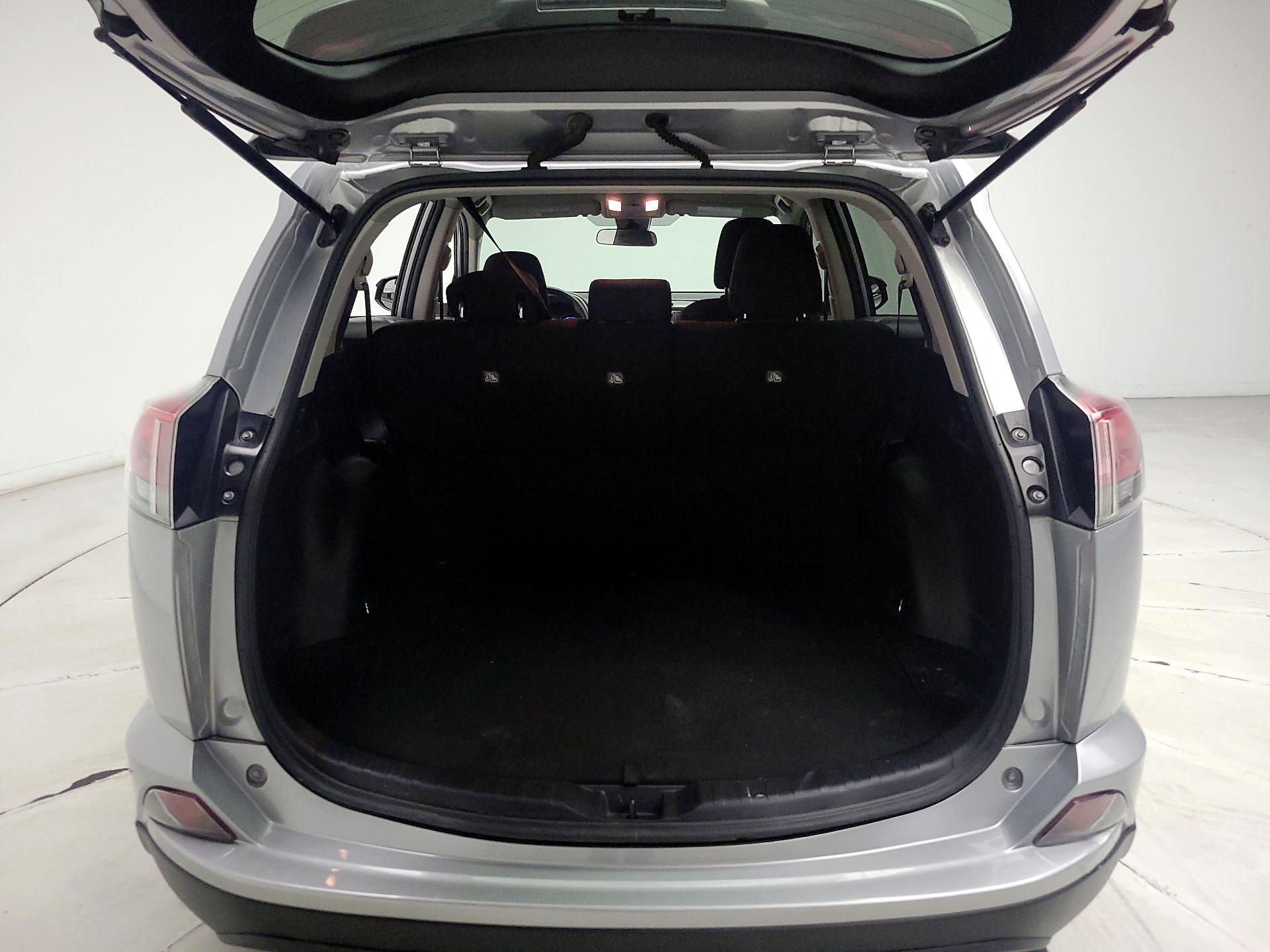 Thumbnail: 2017 Toyota RAV4 - 20