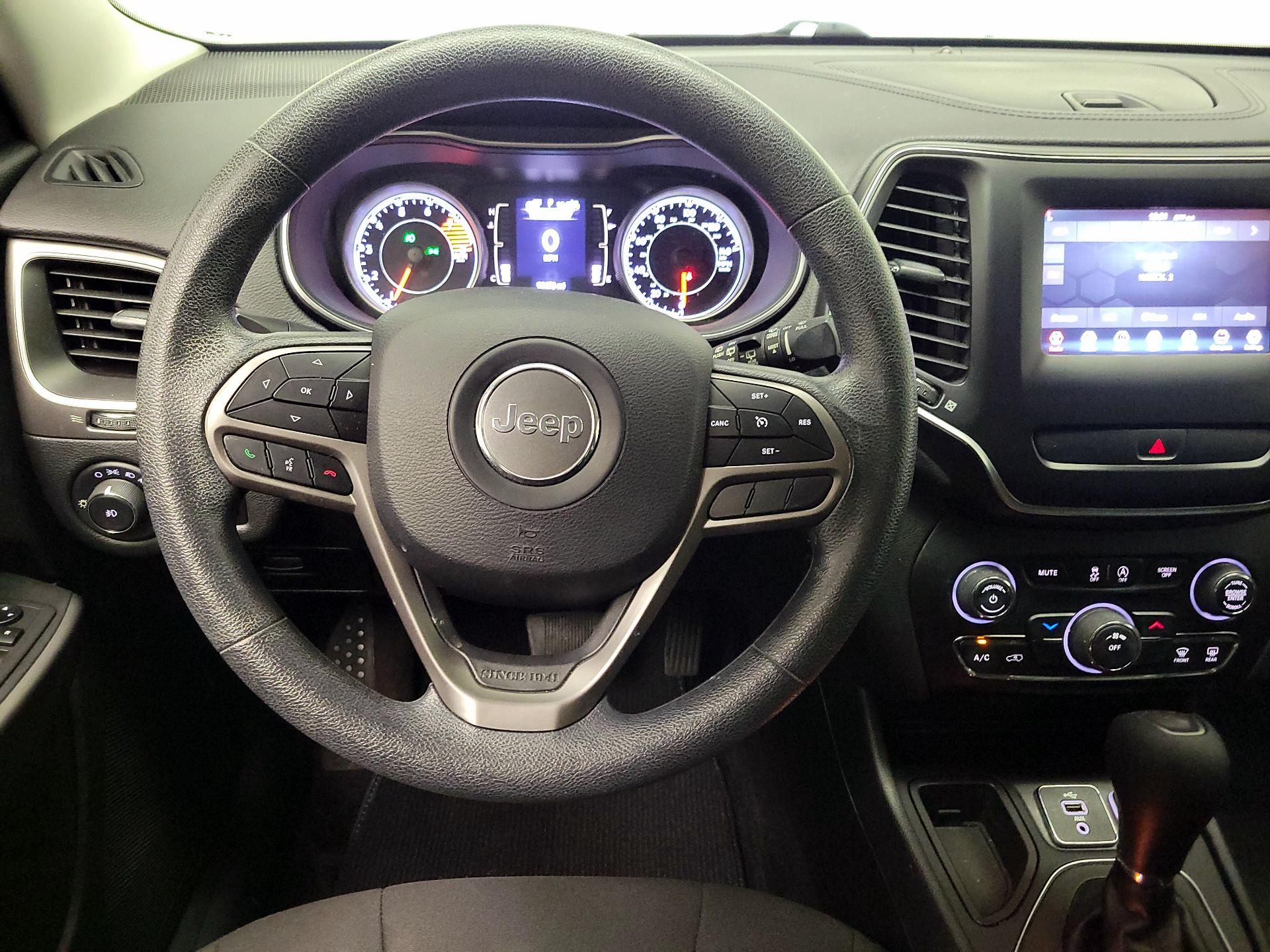 Thumbnail: 2019 Jeep Cherokee - 10