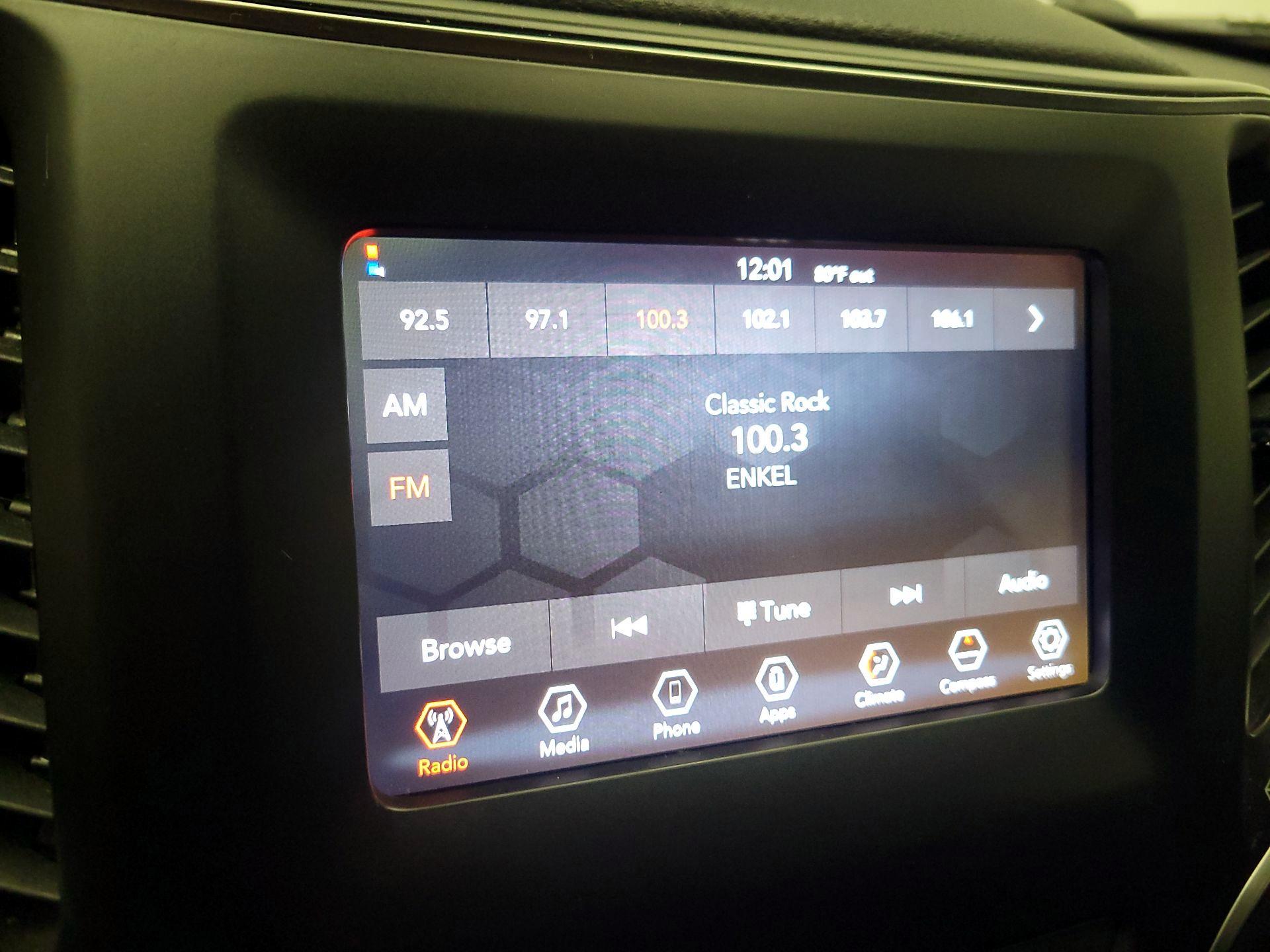 Thumbnail: 2019 Jeep Cherokee - 15