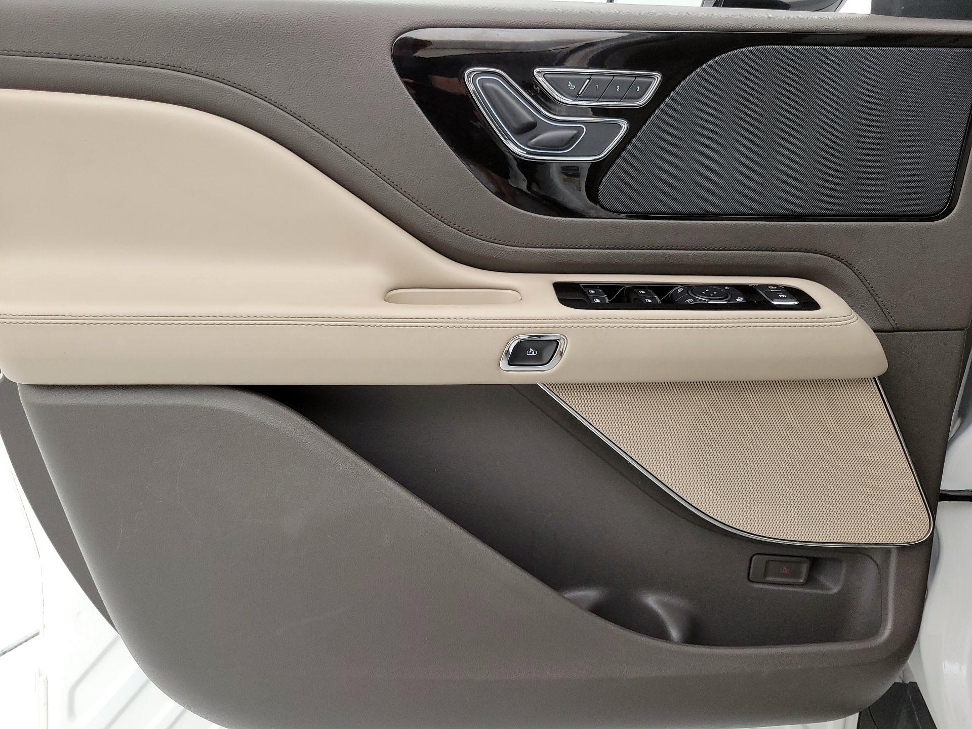 Thumbnail: 2021 Lincoln Aviator - 12